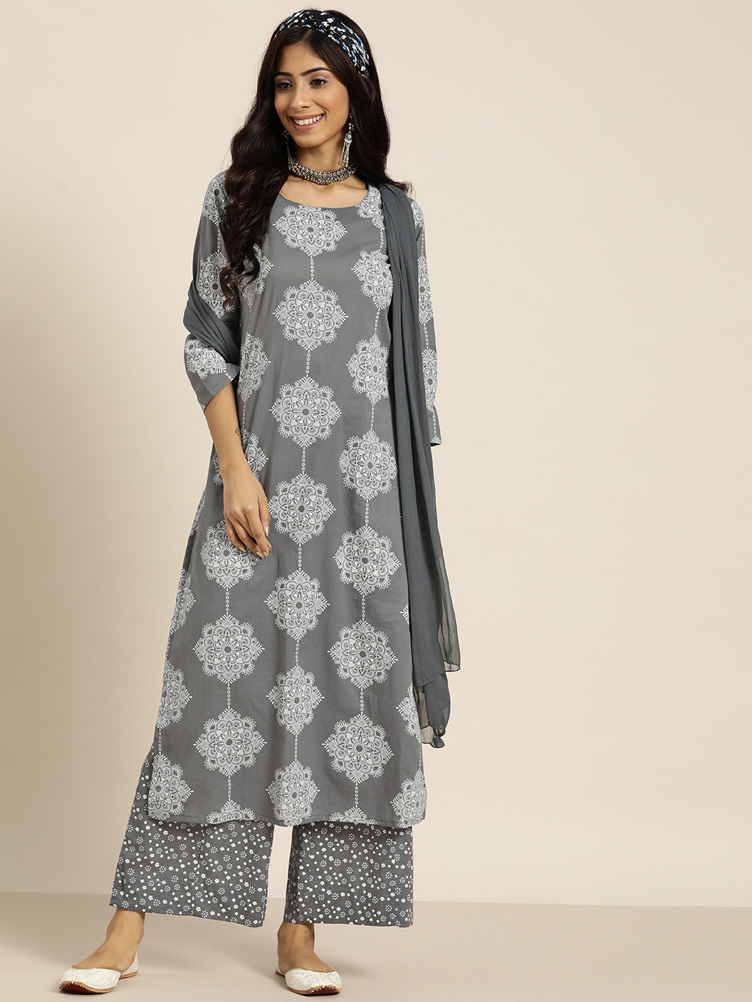 Sangria Women Grey & White Ethnic Printed Pure Cotton Kurta with Palazzos & With Dupatta
Sangria Women Grey & White Ethnic Printed Pure Cotton Kurta with Palazzos & With Dupatta