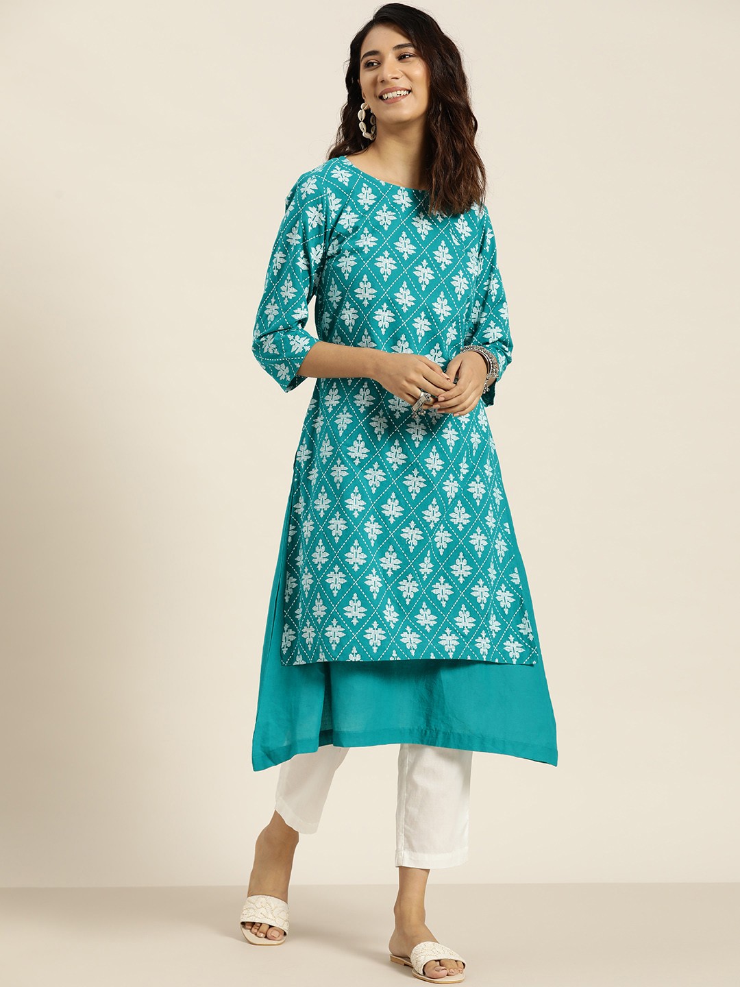 Sangria Women Teal Green & White Ethnic Motifs Printed Pure Cotton A-Line Layered Kurta
Sangria Women Teal Green & White Ethnic Motifs Printed Pure Cotton A-Line Layered Kurta