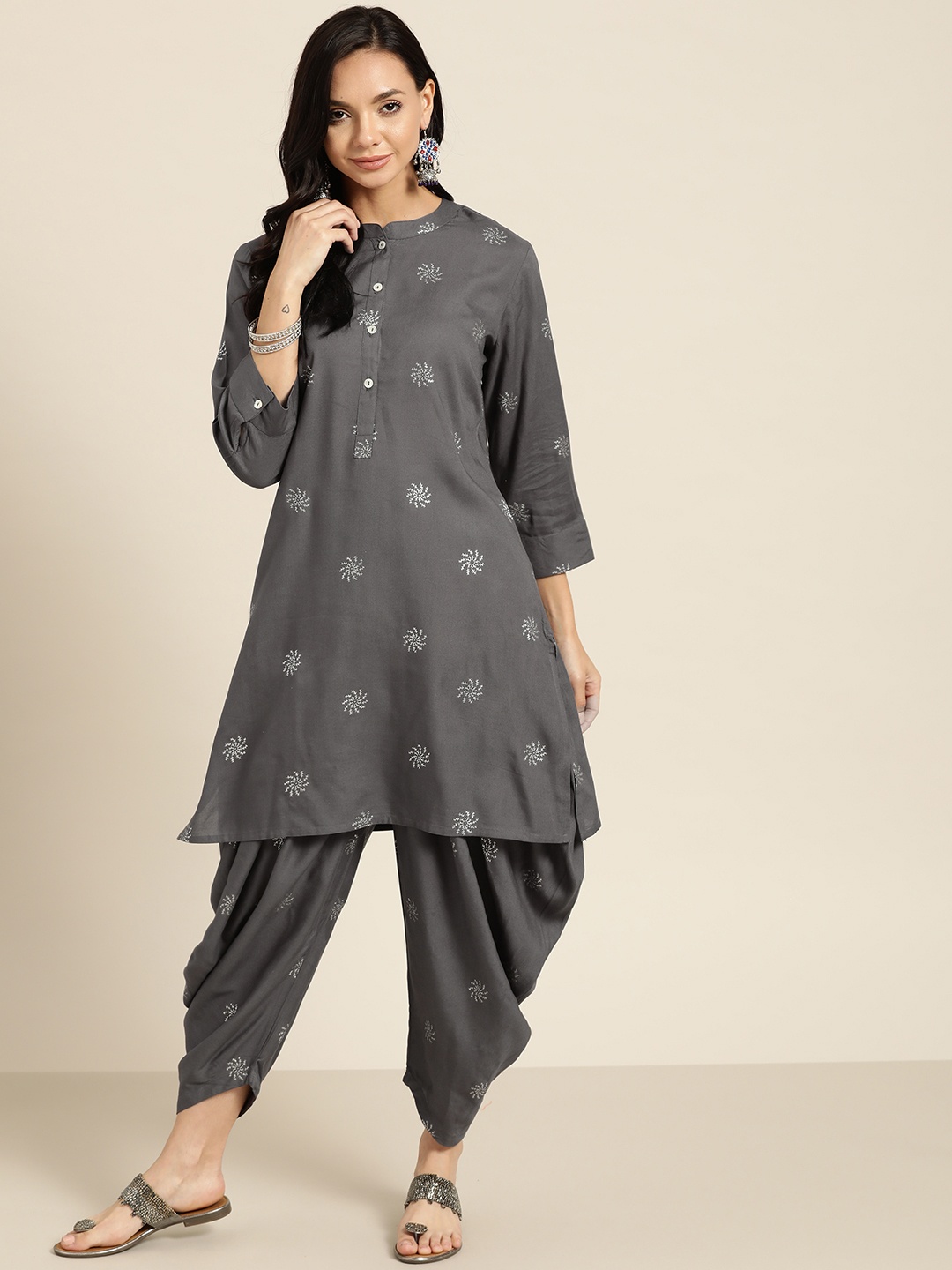 Sangria Women Charcoal Grey & Silver Ethnic Motifs Printed Kurta with Dhoti Pants
Sangria Women Charcoal Grey & Silver Ethnic Motifs Printed Kurta with Dhoti Pants