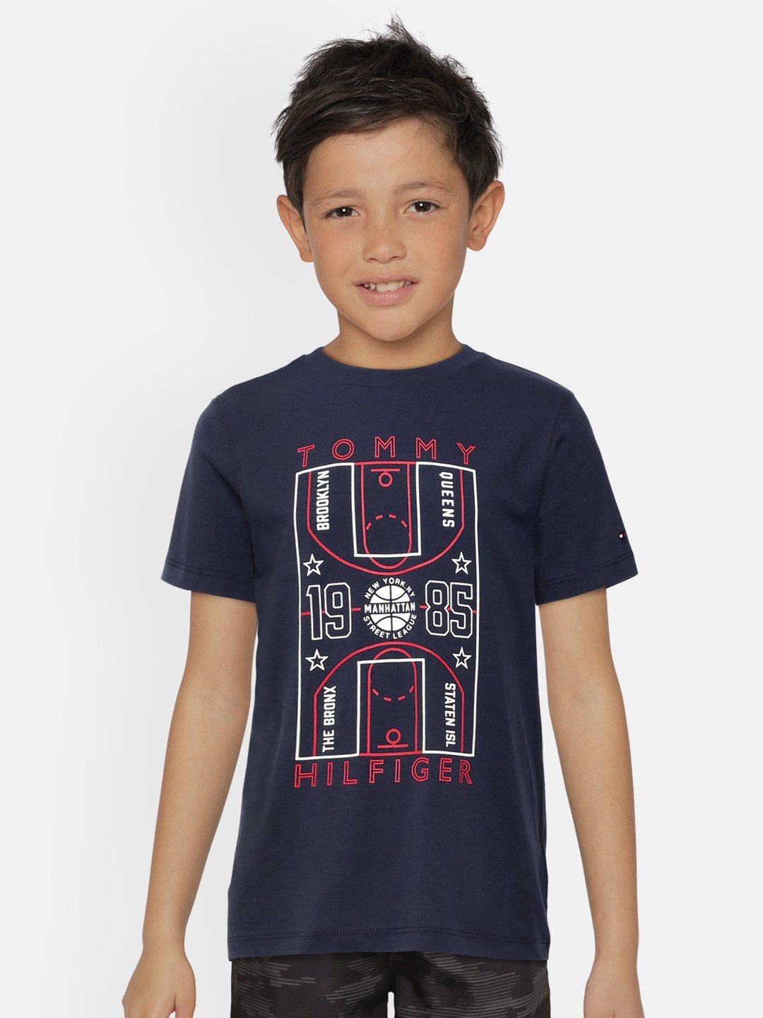 Tommy Hilfiger Boys Navy Blue Printed BB GLOW IN THE DARK GRAPHIC Organic Cotton T-shirt
Tommy Hilfiger Boys Navy Blue Printed BB GLOW IN THE DARK GRAPHIC Organic Cotton T-shirt