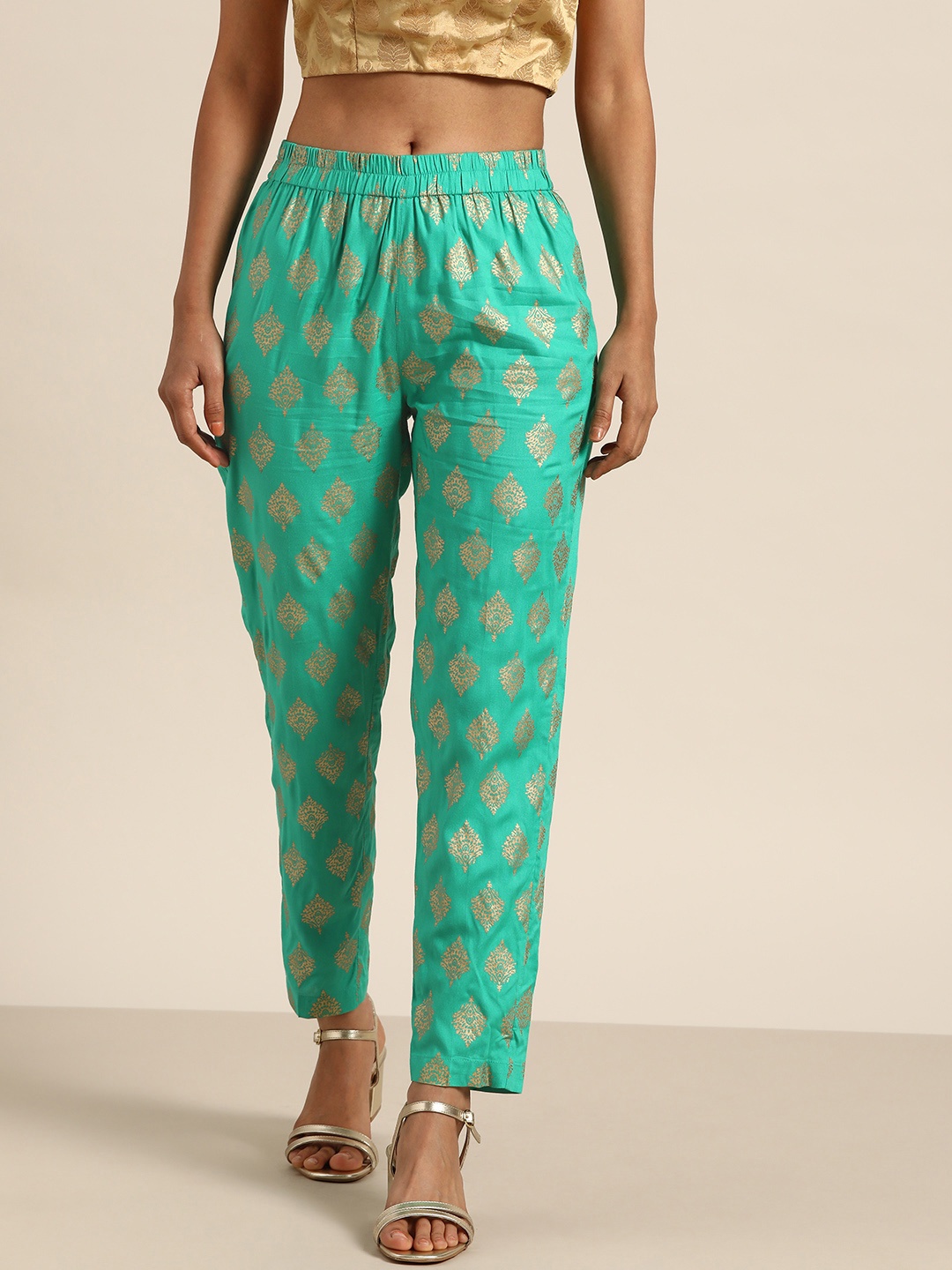 Shae by SASSAFRAS Women Green & Golden Regular Ethnic Foil Print Cropped Pencil Trousers
Shae by SASSAFRAS Women Green & Golden Regular Ethnic Foil Print Cropped Pencil Trousers