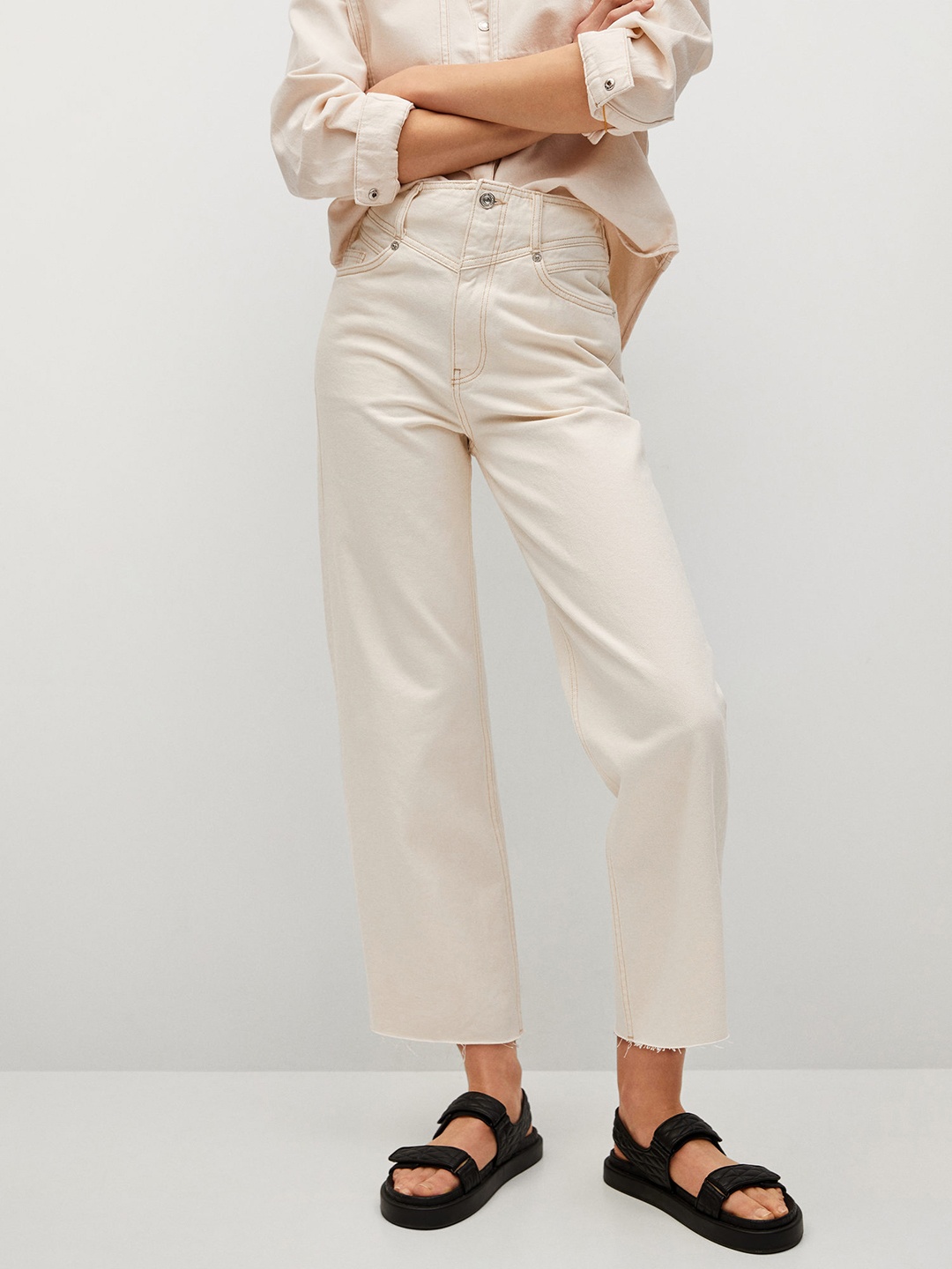 MANGO Women Off-White Solid Cotton Cropped Wide Leg High-Rise Clean Look Sustainable Jeans
MANGO Women Off-White Solid Cotton Cropped Wide Leg High-Rise Clean Look Sustainable Jeans