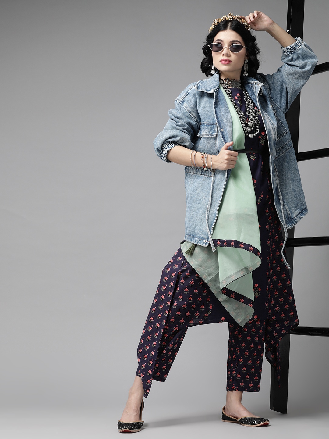 Indo Era Women Navy Blue & Peach-Coloured Cotton Printed Kurta with Trousers & Stole
Indo Era Women Navy Blue & Peach-Coloured Cotton Printed Kurta with Trousers & Stole