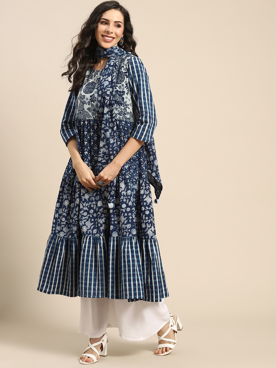 Varanga Women Navy Blue & White Ethnic Motifs Printed Cotton Block Print Anarkali Kurta
Varanga Women Navy Blue & White Ethnic Motifs Printed Cotton Block Print Anarkali Kurta
