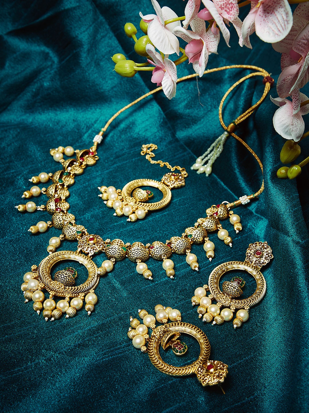 PANASH Gold-Plated Pink & Green Stone-Studded & Pearl Beaded Handcrafted Jewellery Set
PANASH Gold-Plated Pink & Green Stone-Studded & Pearl Beaded Handcrafted Jewellery Set