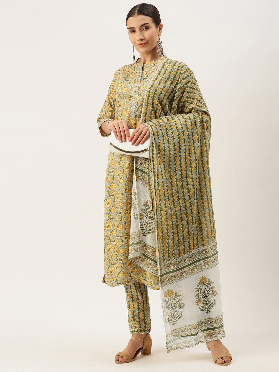 Saanjh Women Olive Green Floral Printed Regular Pure Cotton Kurta with Palazzos & With Dupatta
Saanjh Women Olive Green Floral Printed Regular Pure Cotton Kurta with Palazzos & With Dupatta