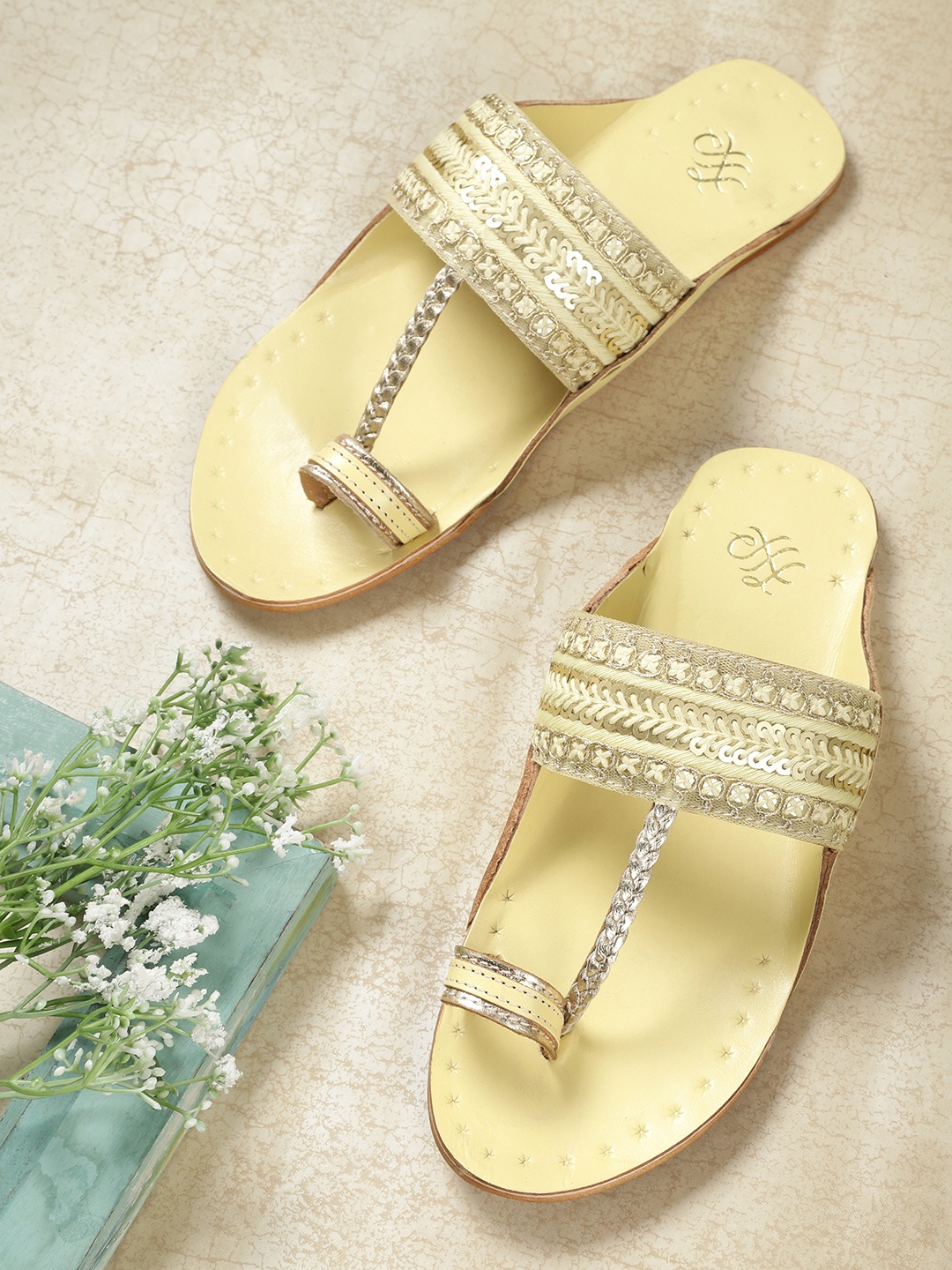 House of Pataudi Women Yellow & Gold-Toned Sequinned Leather Handcrafted One Toe Flats
House of Pataudi Women Yellow & Gold-Toned Sequinned Leather Handcrafted One Toe Flats