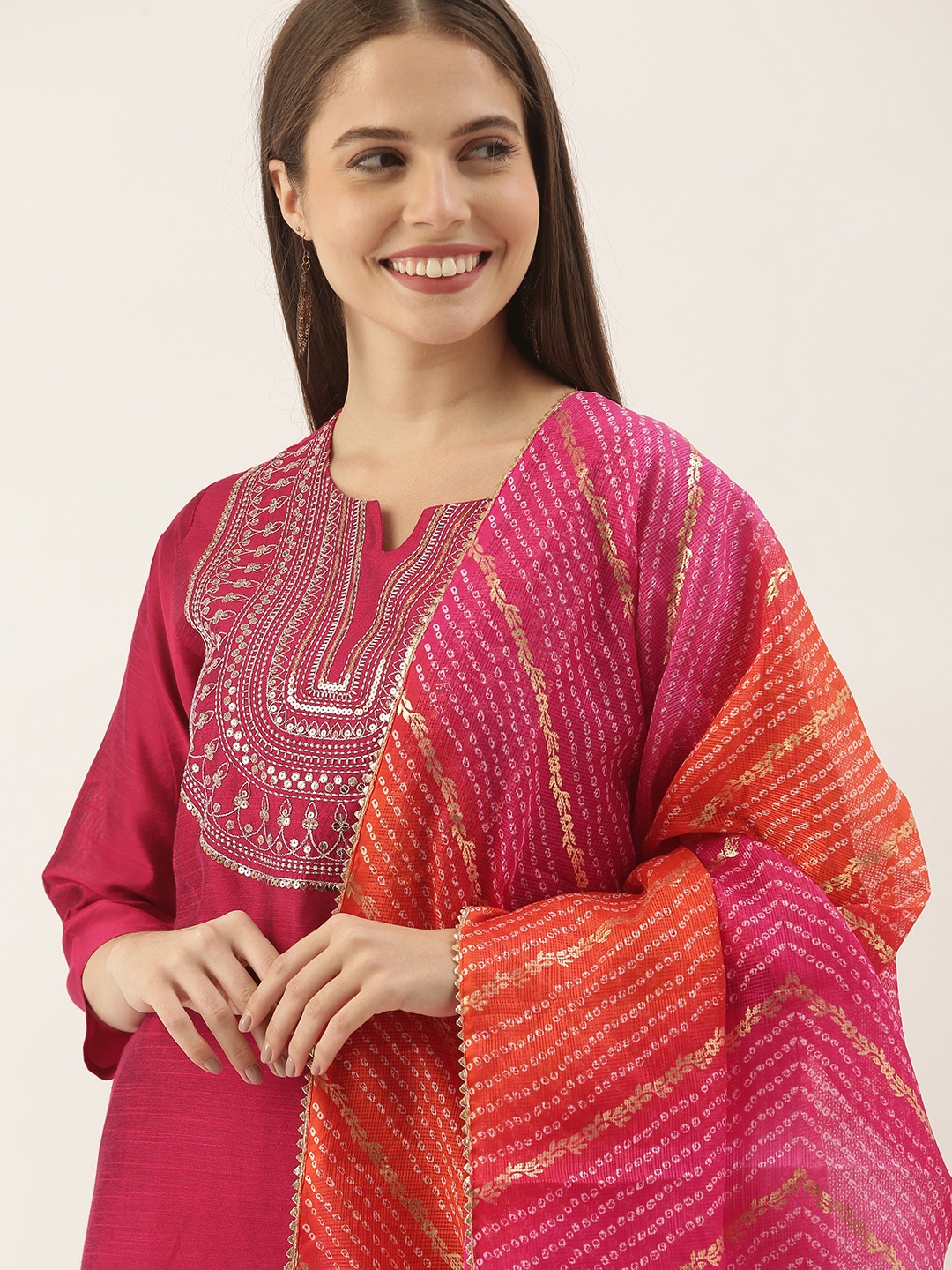 Varanga Women Magenta Ethnic Motifs Yoke Design Sequinned Kurta with Trousers & With Dupatta
Varanga Women Magenta Ethnic Motifs Yoke Design Sequinned Kurta with Trousers & With Dupatta