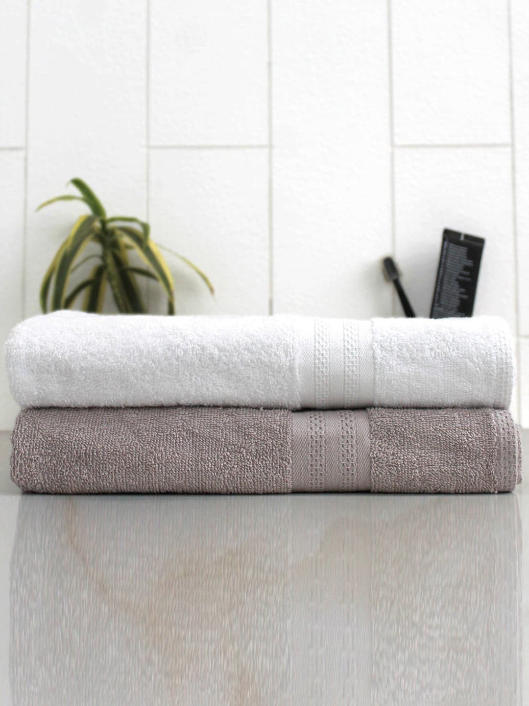 AVI Living Set Of 2 White & Beige Solid 400 GSM Quick-Dry Anti-Microbial Bath Towels
AVI Living Set Of 2 White & Beige Solid 400 GSM Quick-Dry Anti-Microbial Bath Towels