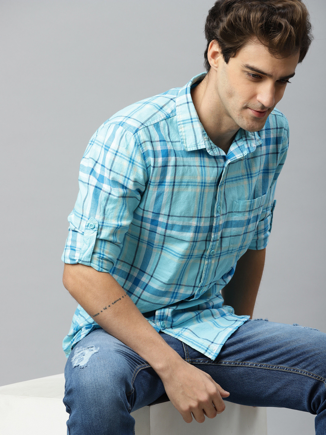 HERE&NOW Men Blue & White Regular Fit Checked Pure Cotton Casual Shirt
HERE&NOW Men Blue & White Regular Fit Checked Pure Cotton Casual Shirt