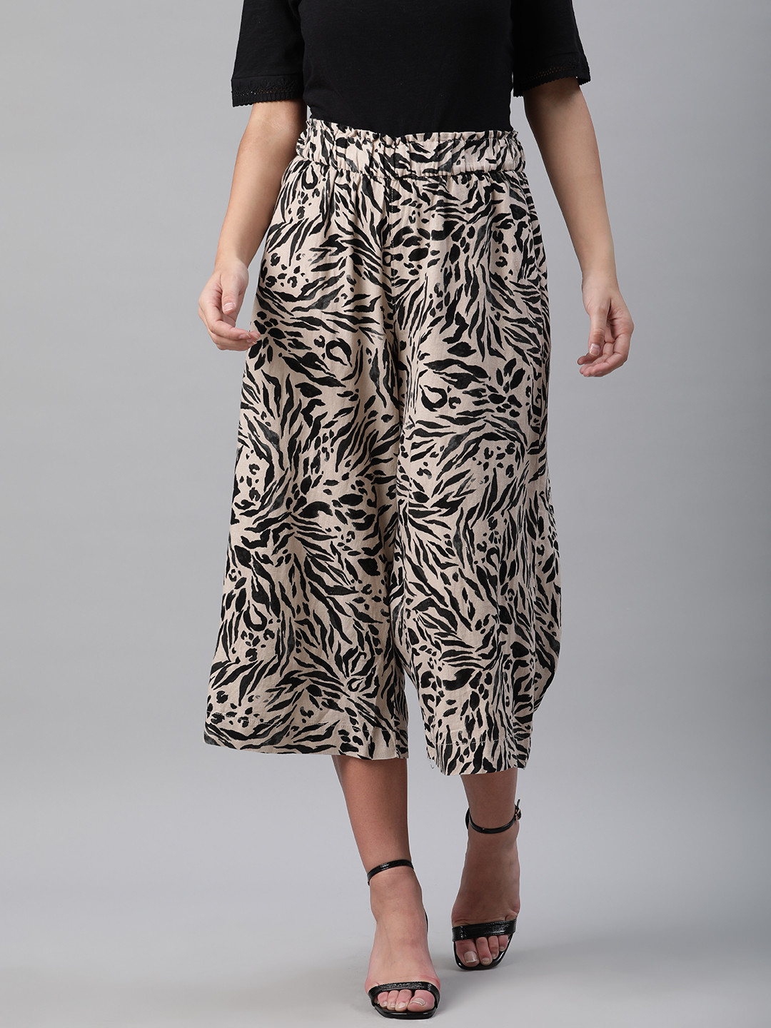 Marks & Spencer Women Beige & Black Regular Fit Printed Three-Fourth Parallel Trousers
Marks & Spencer Women Beige & Black Regular Fit Printed Three-Fourth Parallel Trousers