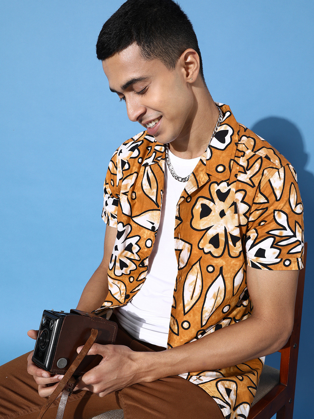 Moda Rapido Men Orange Floral Resort Wear Shirt
Moda Rapido Men Orange Floral Resort Wear Shirt