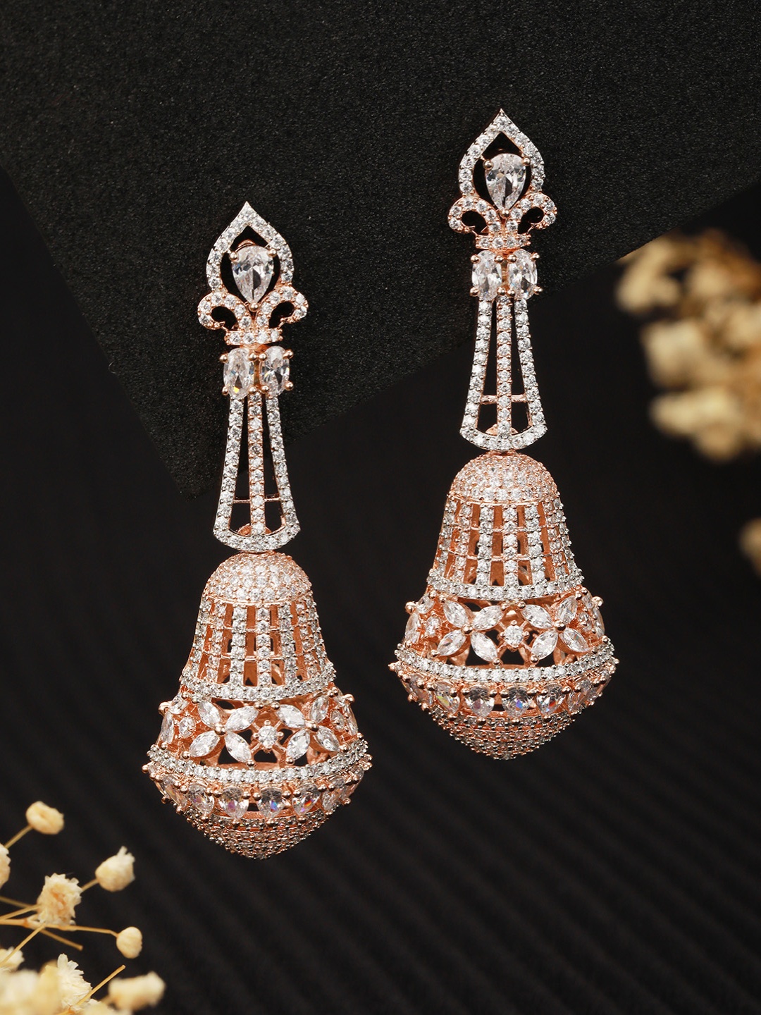 Saraf RS Jewellery White & Rose Gold-Plated American Diamond Contemporary Drop Earrings
Saraf RS Jewellery White & Rose Gold-Plated American Diamond Contemporary Drop Earrings