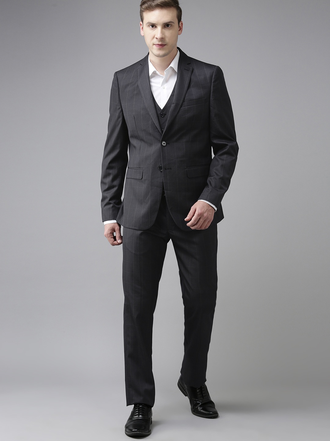Arrow Men Charcoal Grey Checked Tailored Fit Single-Breasted Three-Piece Formal Suit
Arrow Men Charcoal Grey Checked Tailored Fit Single-Breasted Three-Piece Formal Suit