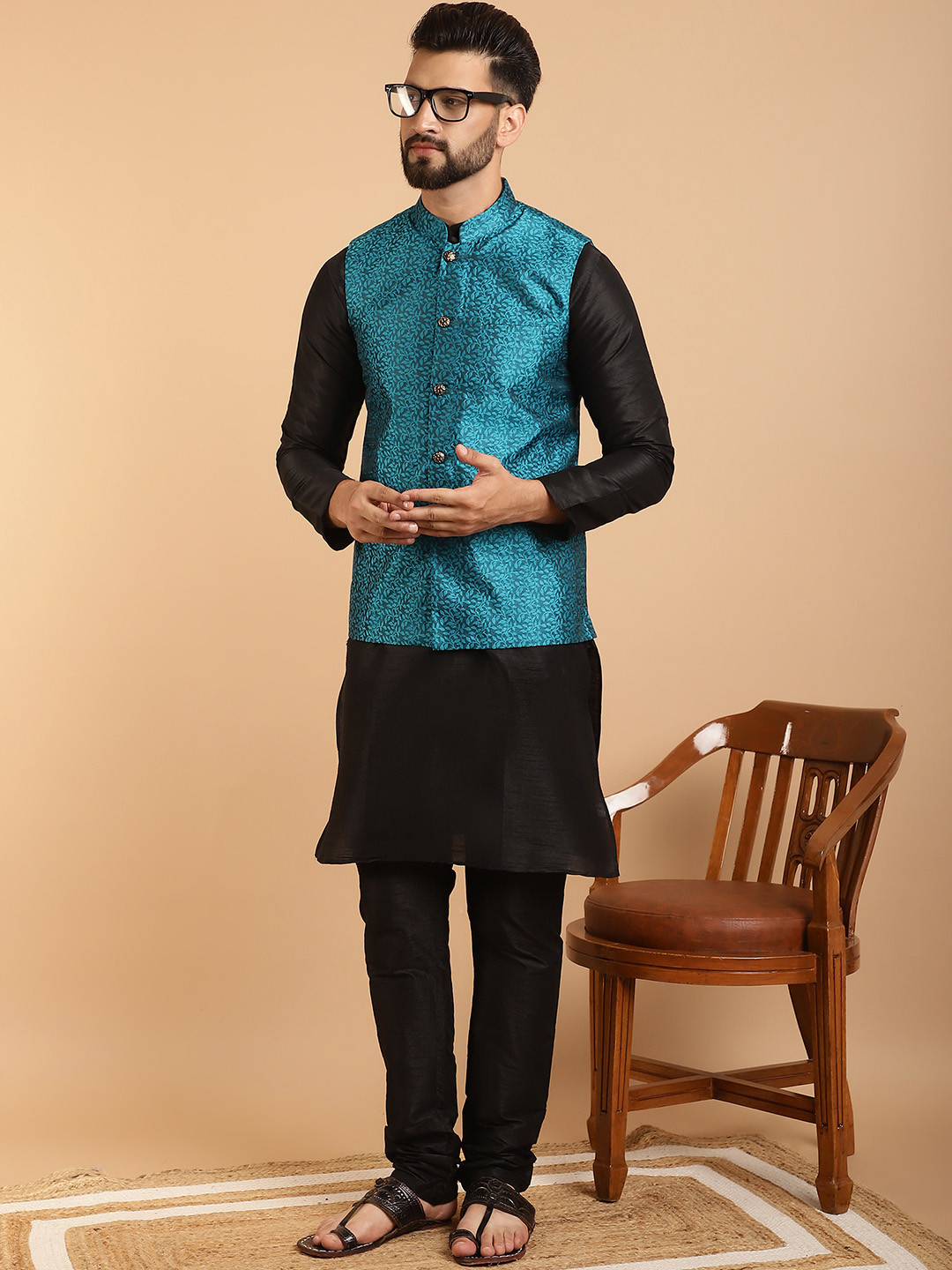 SOJANYA Men Black & Teal Blue Jacquard Woven Design Kurta with Churidar & Nehru Jacket
SOJANYA Men Black & Teal Blue Jacquard Woven Design Kurta with Churidar & Nehru Jacket