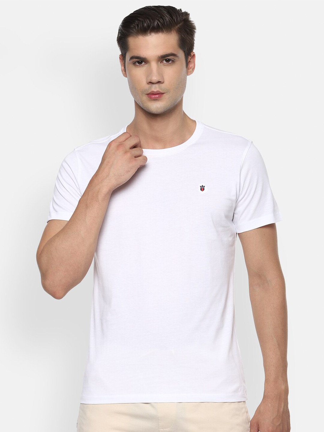 Louis Philippe Jeans Men White Solid Round Neck T-shirt 
Louis Philippe Jeans Men White Solid Round Neck T-shirt
