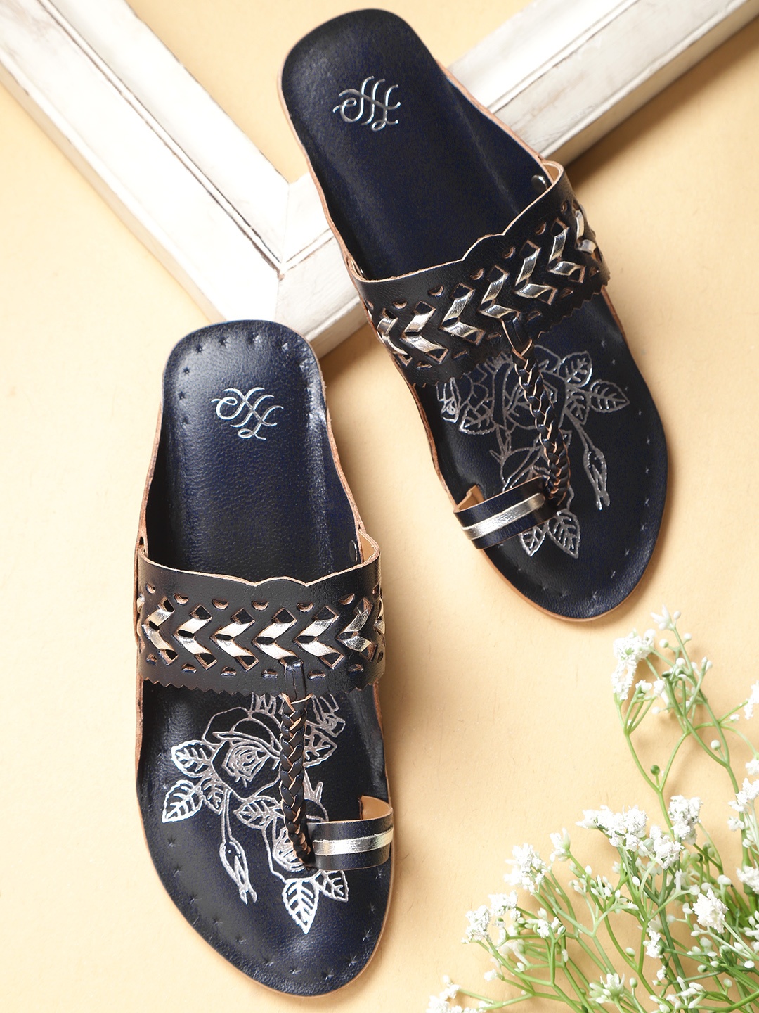 House of Pataudi Women Navy & Silver-Toned Woven & Laser Cut Handcrafted One Toe Flats, Navy blue
House of Pataudi Women Navy & Silver-Toned Woven & Laser Cut Handcrafted One Toe Flats, Navy blue