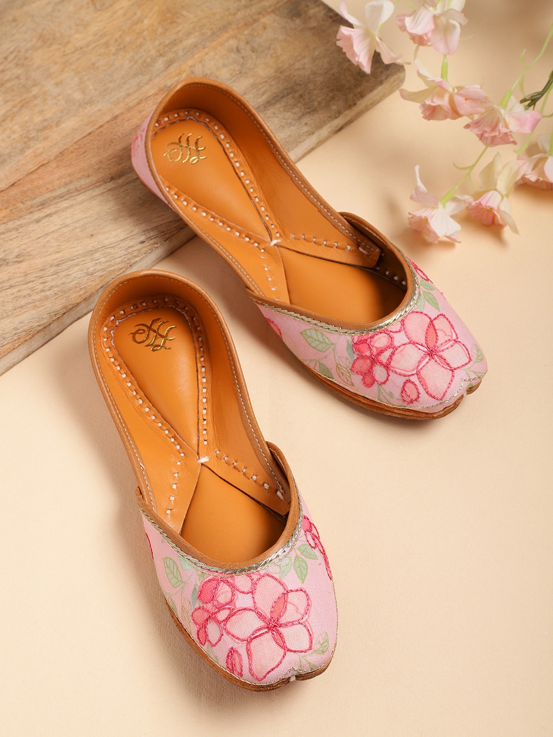 House of Pataudi Women Pink Floral Printed Handcrafted Mojaris with Embroidered Detail
House of Pataudi Women Pink Floral Printed Handcrafted Mojaris with Embroidered Detail