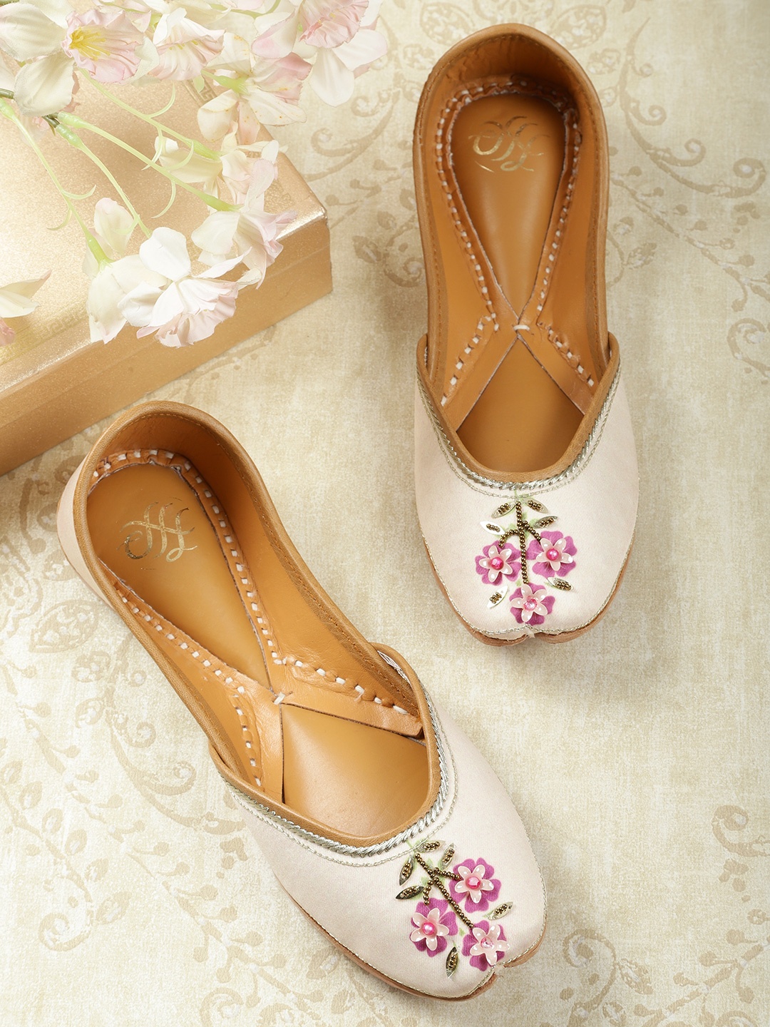 House of Pataudi Women Cream-Coloured Floral Handcrafted Mojaris with Embellished Detail
House of Pataudi Women Cream-Coloured Floral Handcrafted Mojaris with Embellished Detail