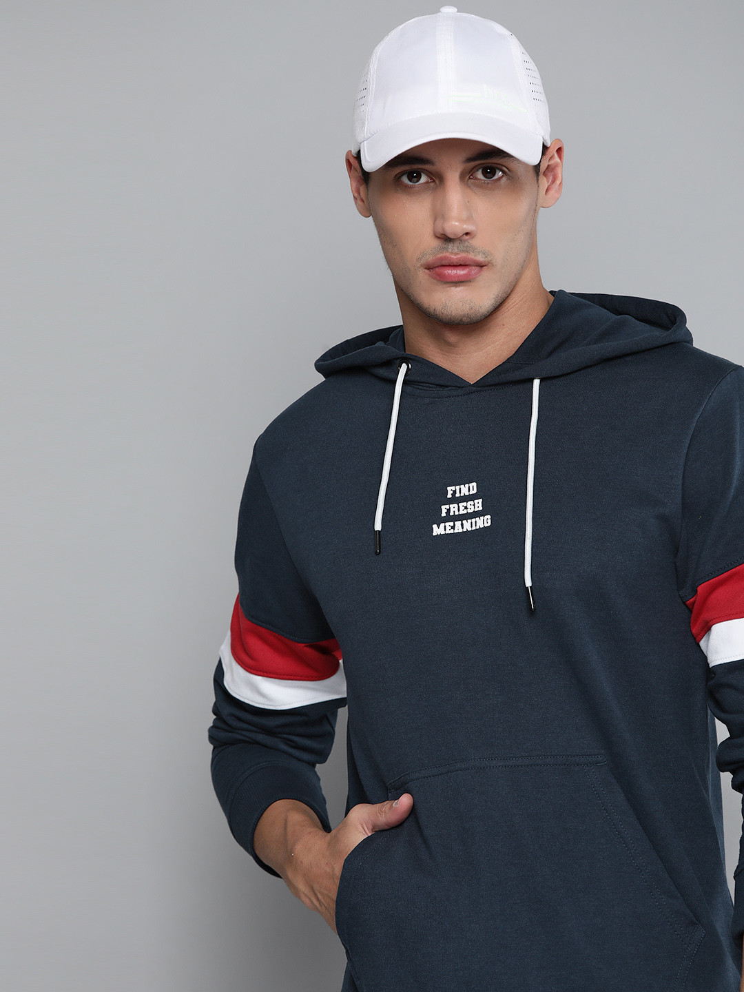 Harvard Men Navy Blue Solid Hooded Sweatshirt
Harvard Men Navy Blue Solid Hooded Sweatshirt