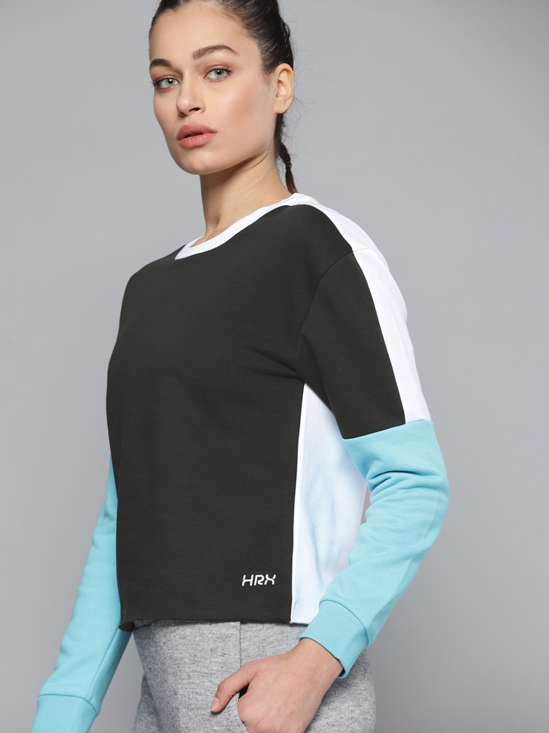 HRX By Hrithik Roshan Lifestyle Women Jet Black & White Rapid-Dry Colourblock Sweatshirt
HRX By Hrithik Roshan Lifestyle Women Jet Black & White Rapid-Dry Colourblock Sweatshirt