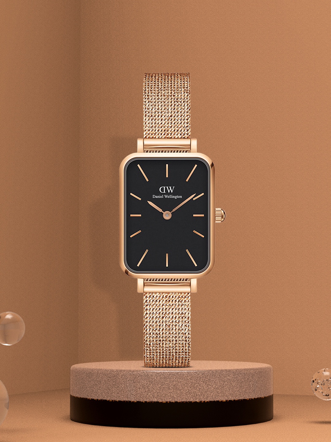 Daniel Wellington Women Quadro Pressed Melrose Dial Black 26 mm Analogue Watch DW00100432, Rose gold
Daniel Wellington Women Quadro Pressed Melrose Dial Black 26 mm Analogue Watch DW00100432, Rose gold
