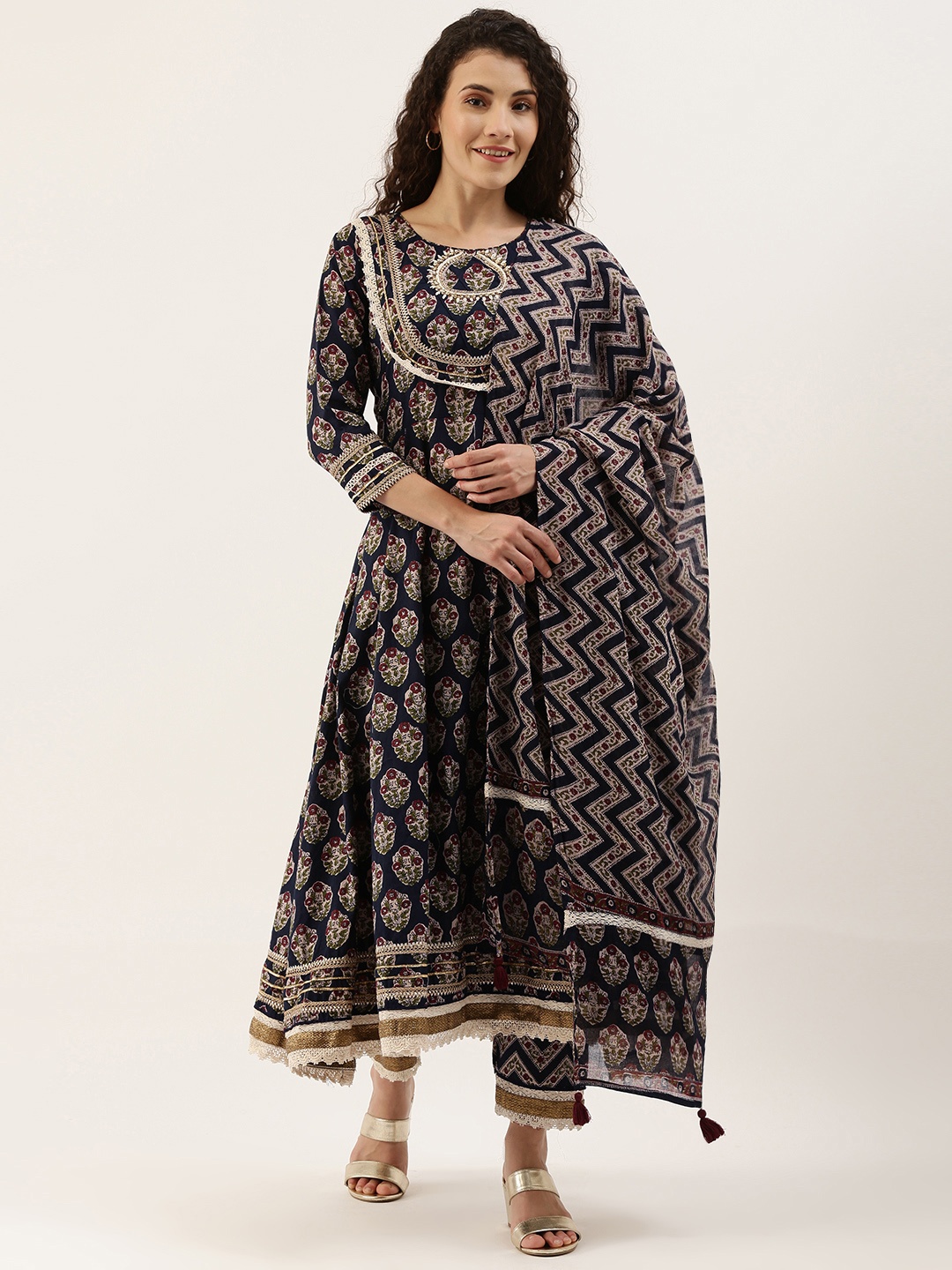 Saanjh Women Navy Blue Floral Printed Sequinned Pure Cotton Kurta with Trousers & Dupatta
Saanjh Women Navy Blue Floral Printed Sequinned Pure Cotton Kurta with Trousers & Dupatta