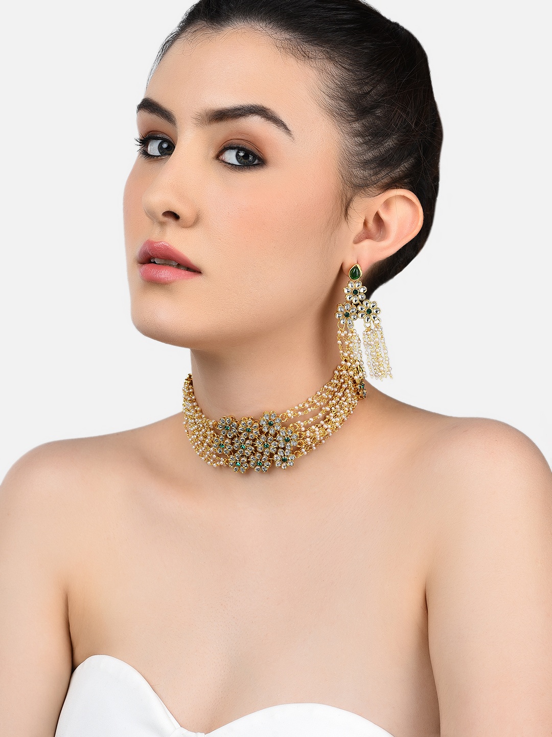 Zaveri Pearls White & Green Gold-Plated Multistrand Pearls Kundan Flowers Jewellery Set
Zaveri Pearls White & Green Gold-Plated Multistrand Pearls Kundan Flowers Jewellery Set