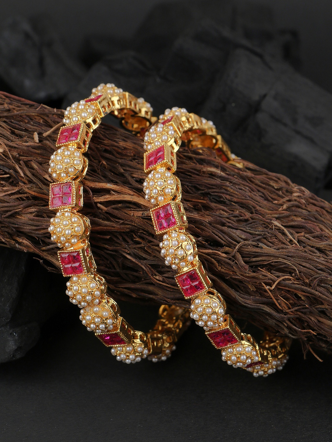 Adwitiya Collection Set of 2 24CT Gold-Plated & Pink Stone-Studded Beaded Handcrafted Bangles
Adwitiya Collection Set of 2 24CT Gold-Plated & Pink Stone-Studded Beaded Handcrafted Bangles