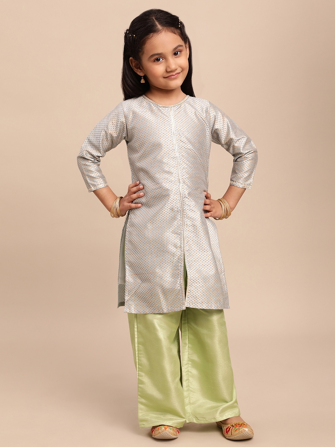 Ahalyaa Girls Gold & Green Ethnic Motifs Printed Gotta Patti Kurta with Palazzos
Ahalyaa Girls Gold & Green Ethnic Motifs Printed Gotta Patti Kurta with Palazzos