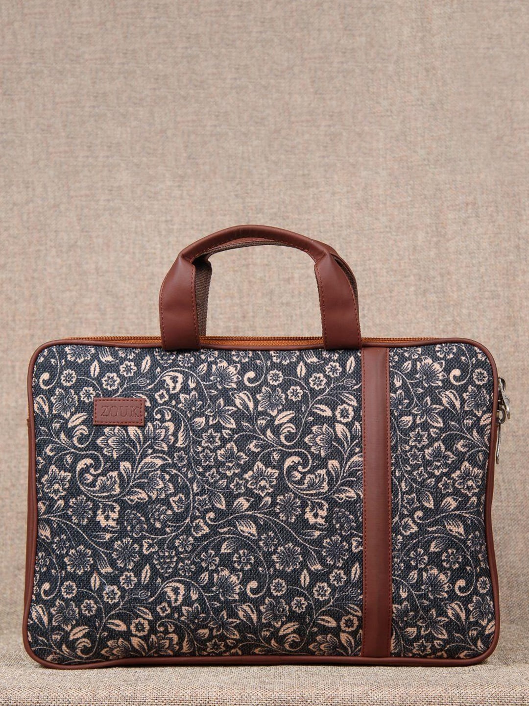 ZOUK Unisex Black & Peach-Coloured Printed 15" Sustainable Laptop Sleeve
ZOUK Unisex Black & Peach-Coloured Printed 15" Sustainable Laptop Sleeve