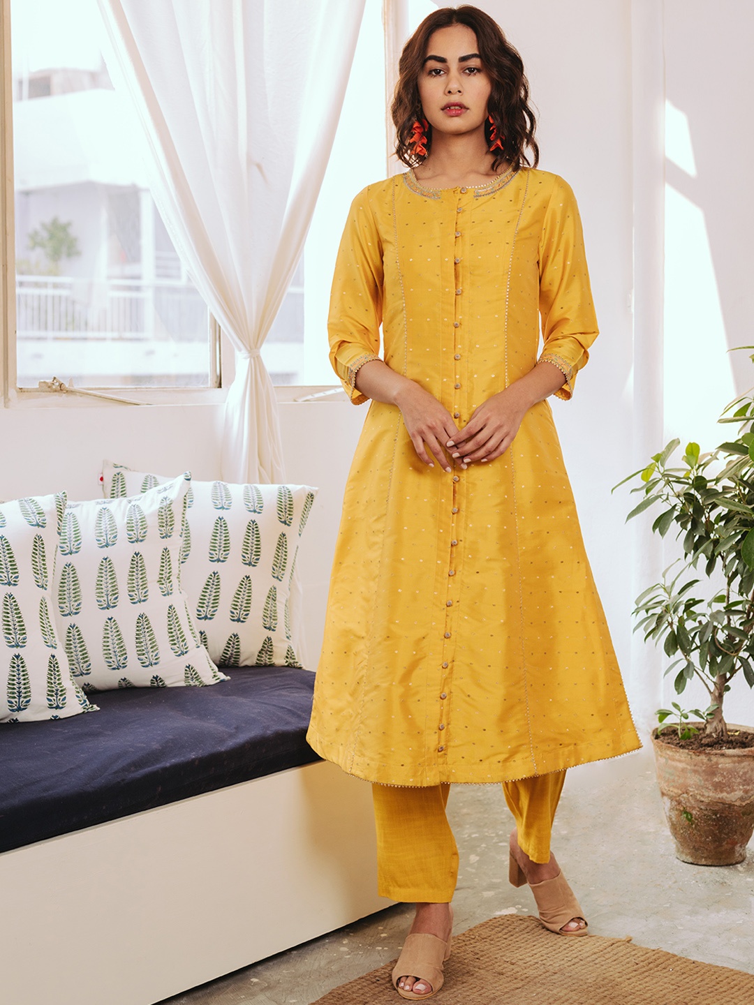 aarke Ritu Kumar Women Mustard Yellow & Golden Panelled Gotta Patti Kurta with Trousers
aarke Ritu Kumar Women Mustard Yellow & Golden Panelled Gotta Patti Kurta with Trousers