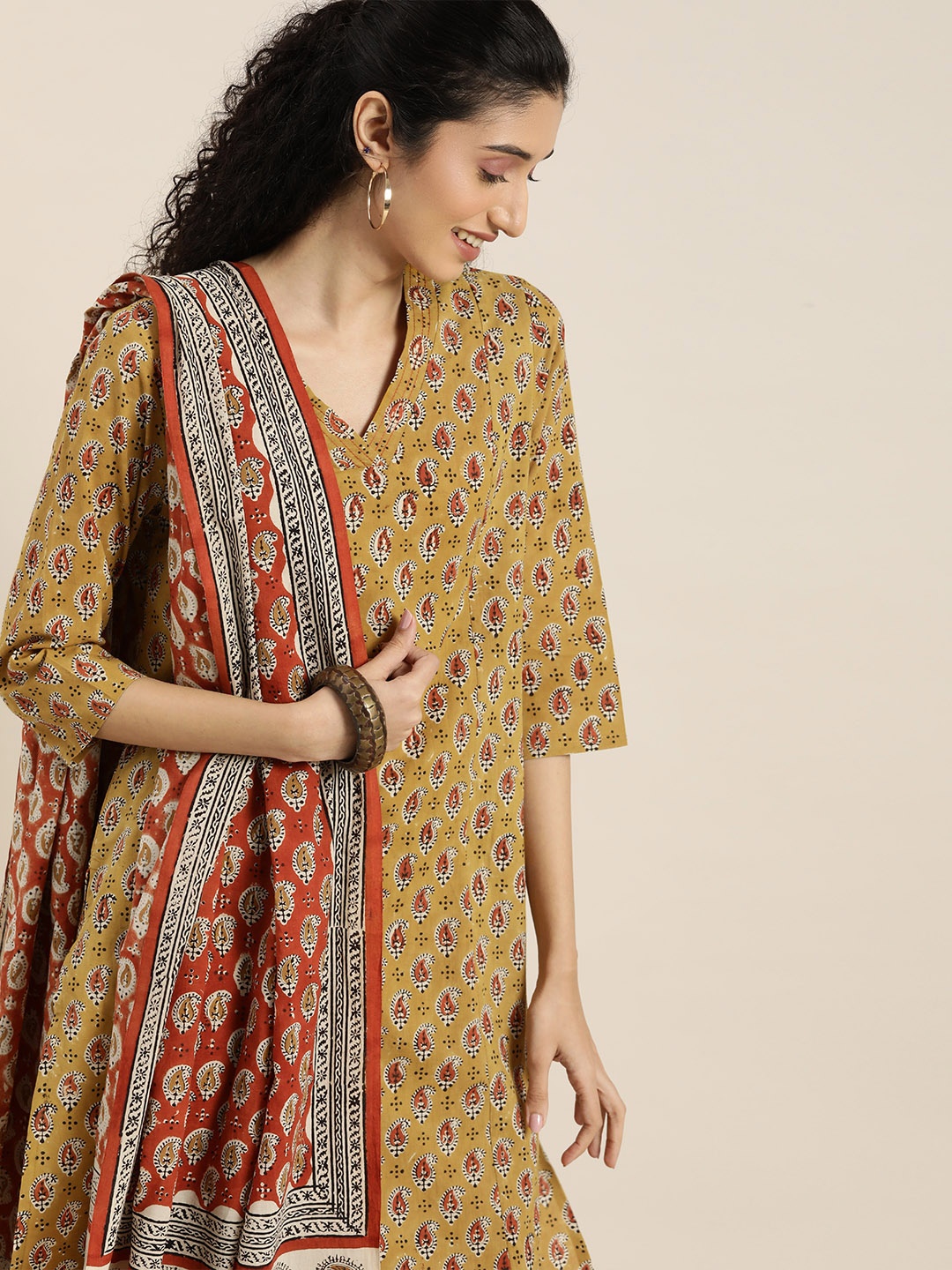 Taavi Women Mustard Yellow Bagru Hand Block Print Pure Cotton Sustainable Kurta Set
Taavi Women Mustard Yellow Bagru Hand Block Print Pure Cotton Sustainable Kurta Set
