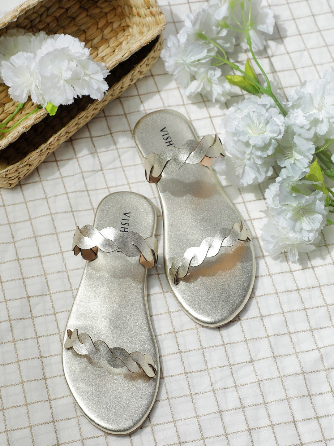Vishudh Women Gold Open Toe Flats 
Vishudh Women Gold Open Toe Flats