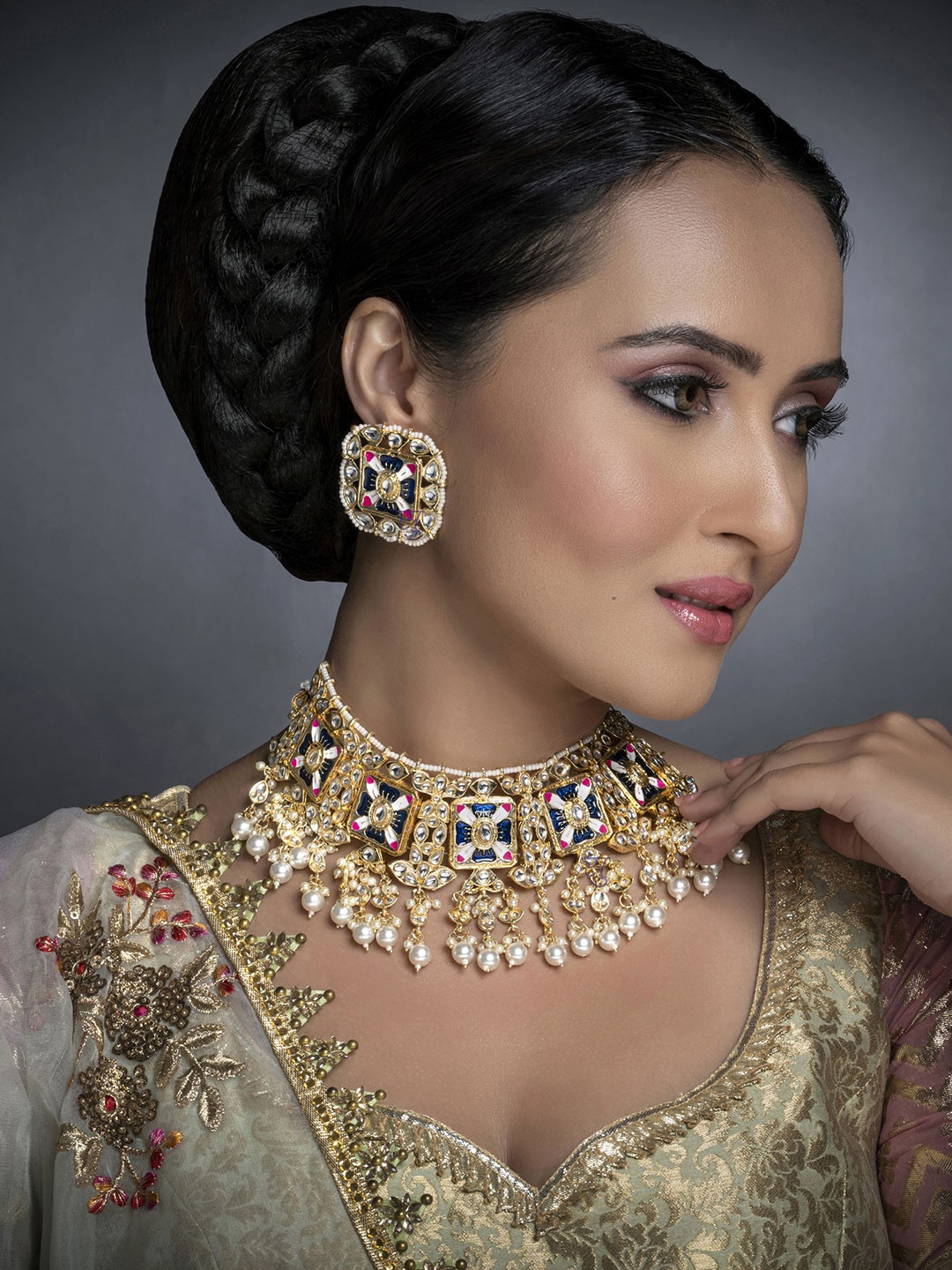 Sukkhi Gold-Plated White & Pink Kundan-Studded & Pearl Beaded Meenakari Jewellery Set
Sukkhi Gold-Plated White & Pink Kundan-Studded & Pearl Beaded Meenakari Jewellery Set