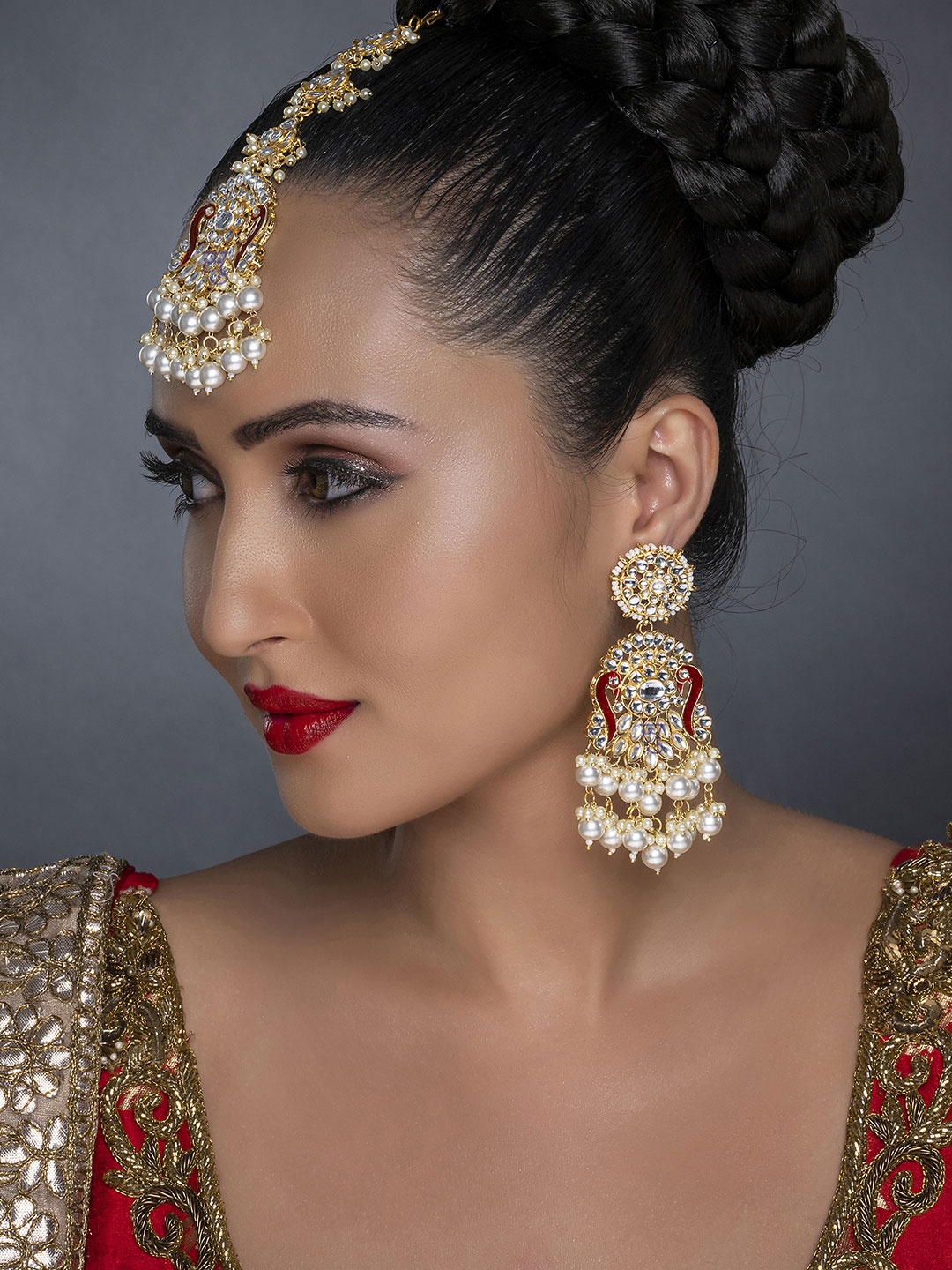 Sukkhi Gold-Plated White & Maroon Kundan-Studded & Beaded Meenakari Earring & Maangtikka Set
Sukkhi Gold-Plated White & Maroon Kundan-Studded & Beaded Meenakari Earring & Maangtikka Set