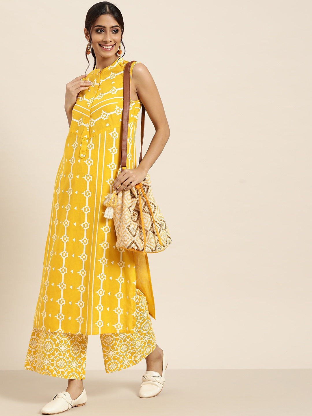 Sangria Women Yellow & White Geometric Print Pure Cotton Straight Kurta & Palazzos
Sangria Women Yellow & White Geometric Print Pure Cotton Straight Kurta & Palazzos