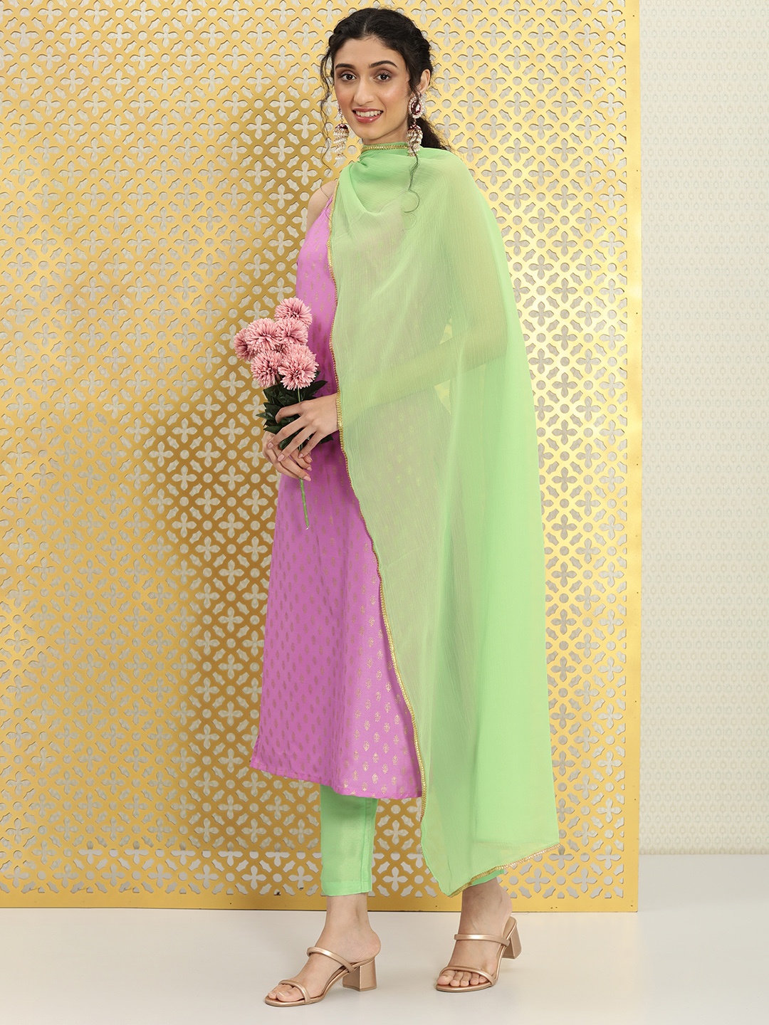 Ode by House of Pataudi Women Purple Printed Jashn Kurta with Trousers & With Dupatta
Ode by House of Pataudi Women Purple Printed Jashn Kurta with Trousers & With Dupatta