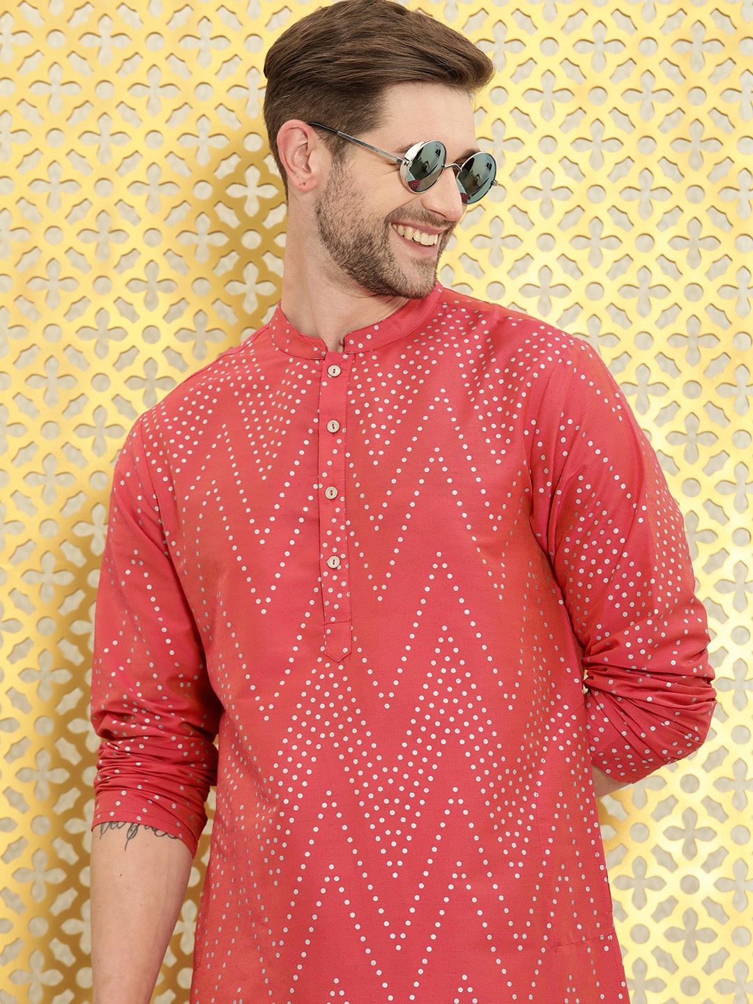 Ode by House of Pataudi Men Coral & White Chevron Printed Rozana Kurta