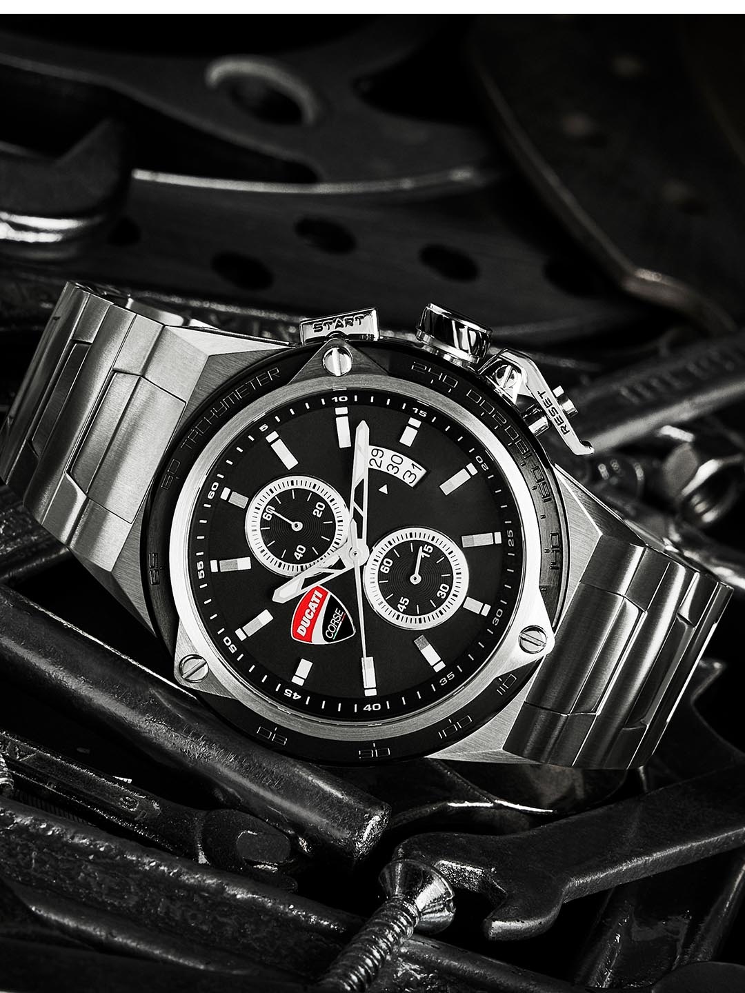 DUCATI CORSE Men Black Printed Dial & Silver Toned Stainless Steel Bracelet Style Straps Analogue Watch
DUCATI CORSE Men Black Printed Dial & Silver Toned Stainless Steel Bracelet Style Straps Analogue Watch