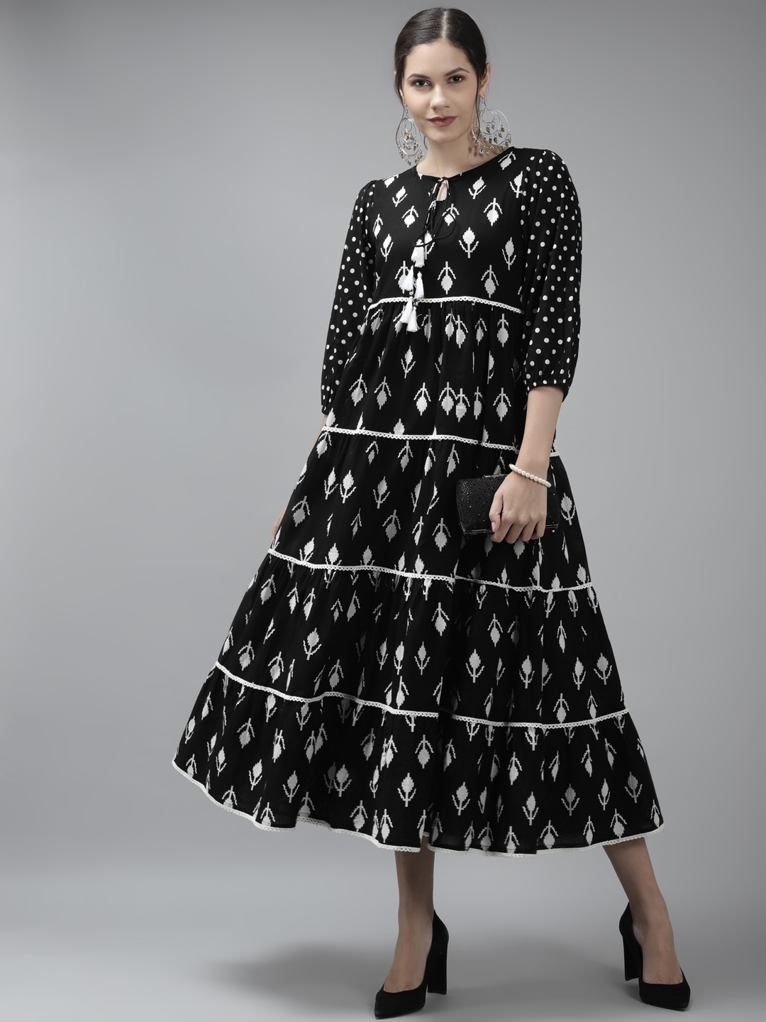 Amirah s Women Black & White Ethnic Motifs Printed Pure Cotton Tiered A-Line Midi Dress
Amirah s Women Black & White Ethnic Motifs Printed Pure Cotton Tiered A-Line Midi Dress