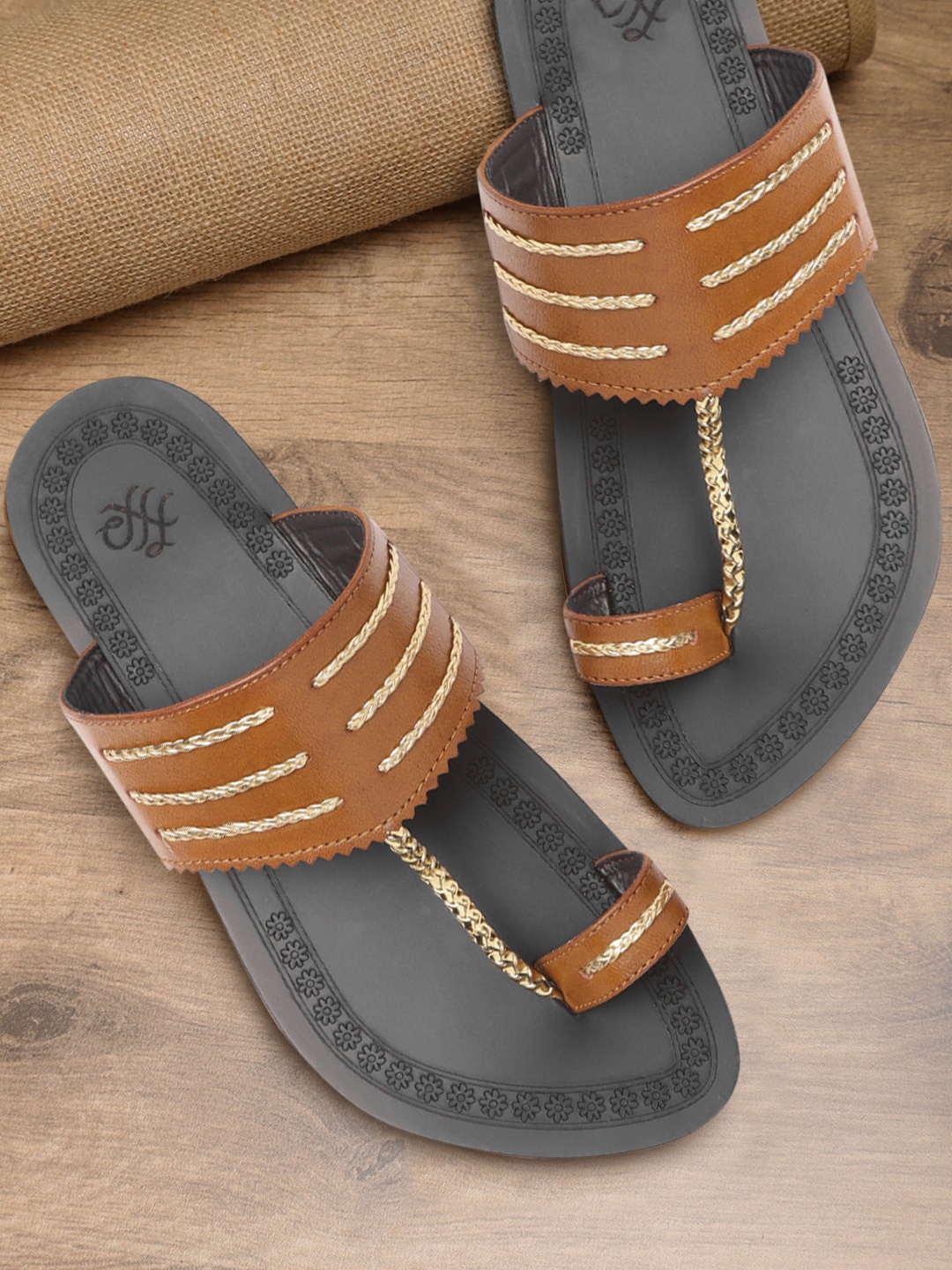 House of Pataudi Men Olive Brown & Gold-Toned Braided Detail Handcrafted One Toe Sandals
House of Pataudi Men Olive Brown & Gold-Toned Braided Detail Handcrafted One Toe Sandals