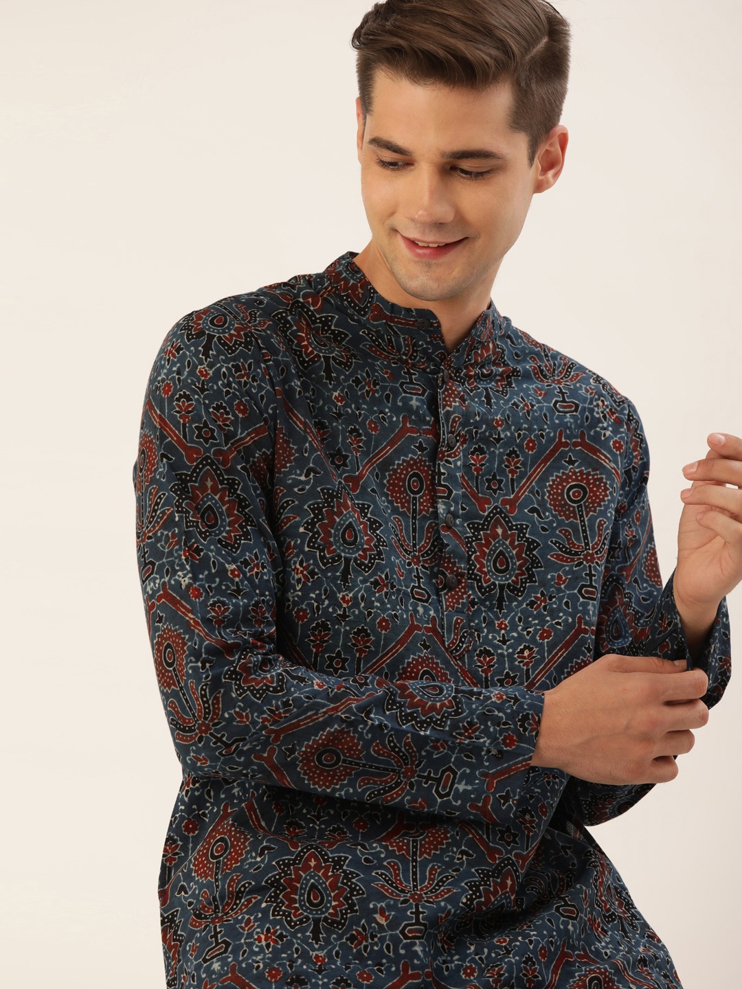 Taavi Men Navy Blue Ajrakh Hand Block Printed Pure Cotton Kurta Set With Pockets
Taavi Men Navy Blue Ajrakh Hand Block Printed Pure Cotton Kurta Set With Pockets