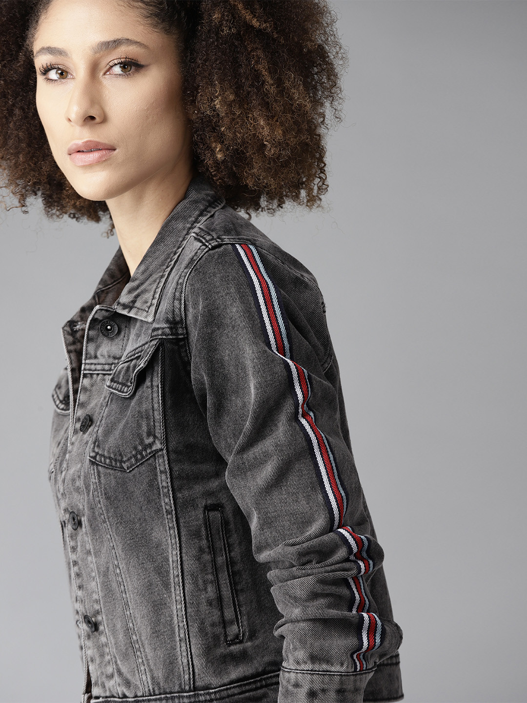Roadster Women Charcoal Grey Washed Denim Jacket with Side Taping 
Roadster Women Charcoal Grey Washed Denim Jacket with Side Taping
