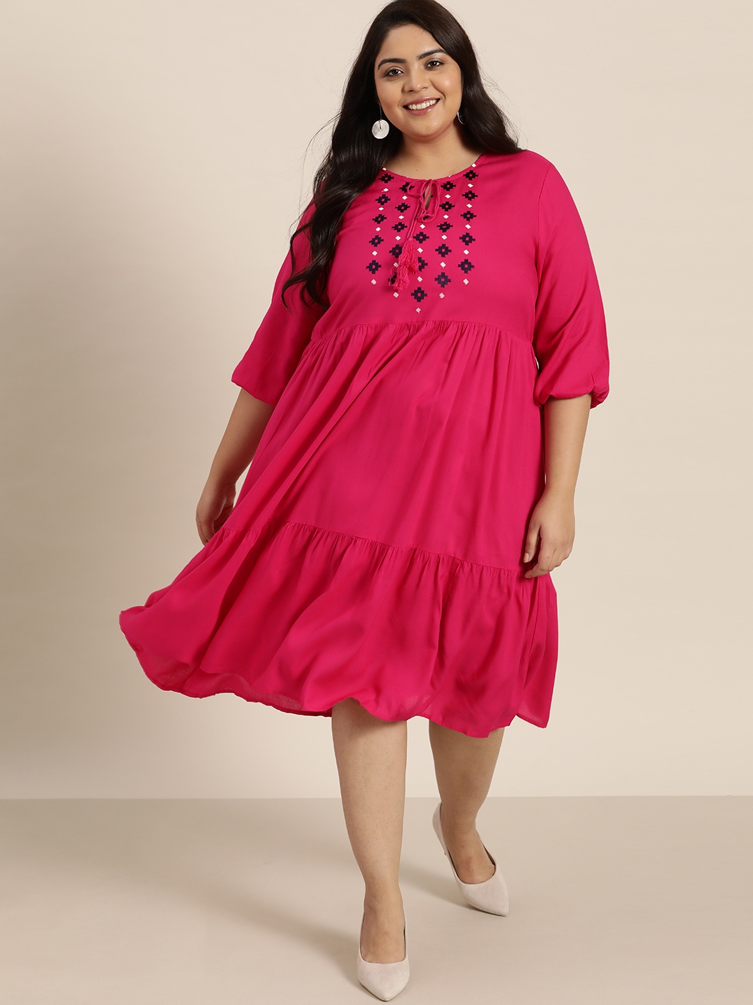Sztori Plus Size Pink & Navy Blue Yoke Embroidered Tie-Up Neck Ethnic A-Line Midi Dress
Sztori Plus Size Pink & Navy Blue Yoke Embroidered Tie-Up Neck Ethnic A-Line Midi Dress