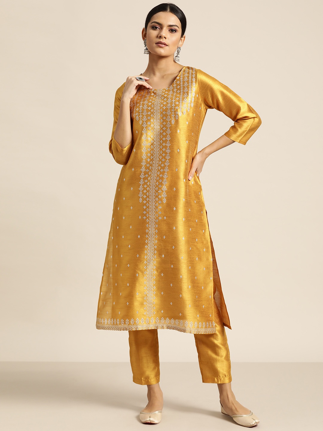 Shae by SASSAFRAS Women Mustard Yellow & Silver Printed Mukaish Kurta with Trousers
Shae by SASSAFRAS Women Mustard Yellow & Silver Printed Mukaish Kurta with Trousers