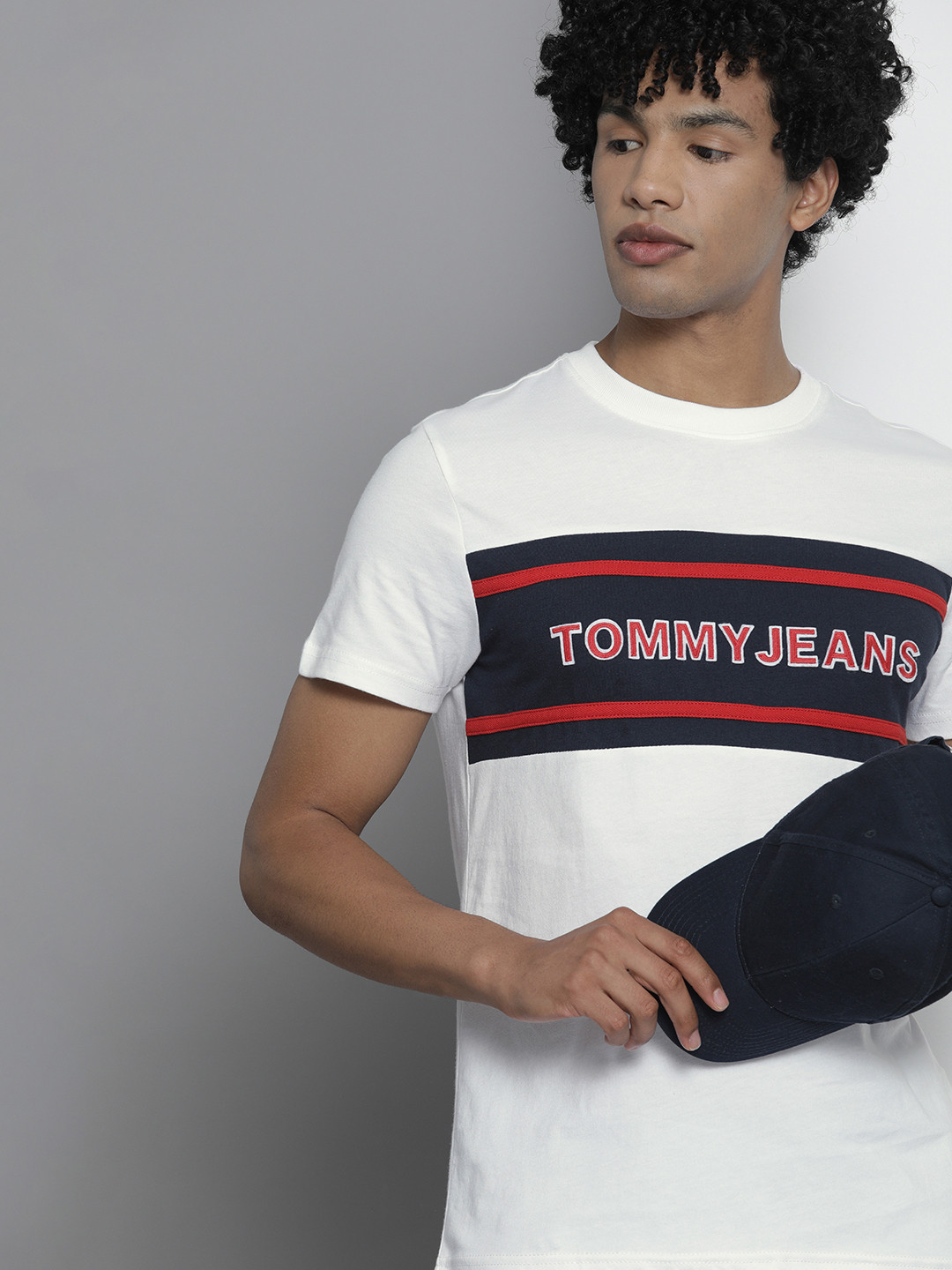 Tommy Hilfiger Men White Black Brand Logo Printed Slim Fit Pure Cotton T-shirt
Tommy Hilfiger Men White Black Brand Logo Printed Slim Fit Pure Cotton T-shirt