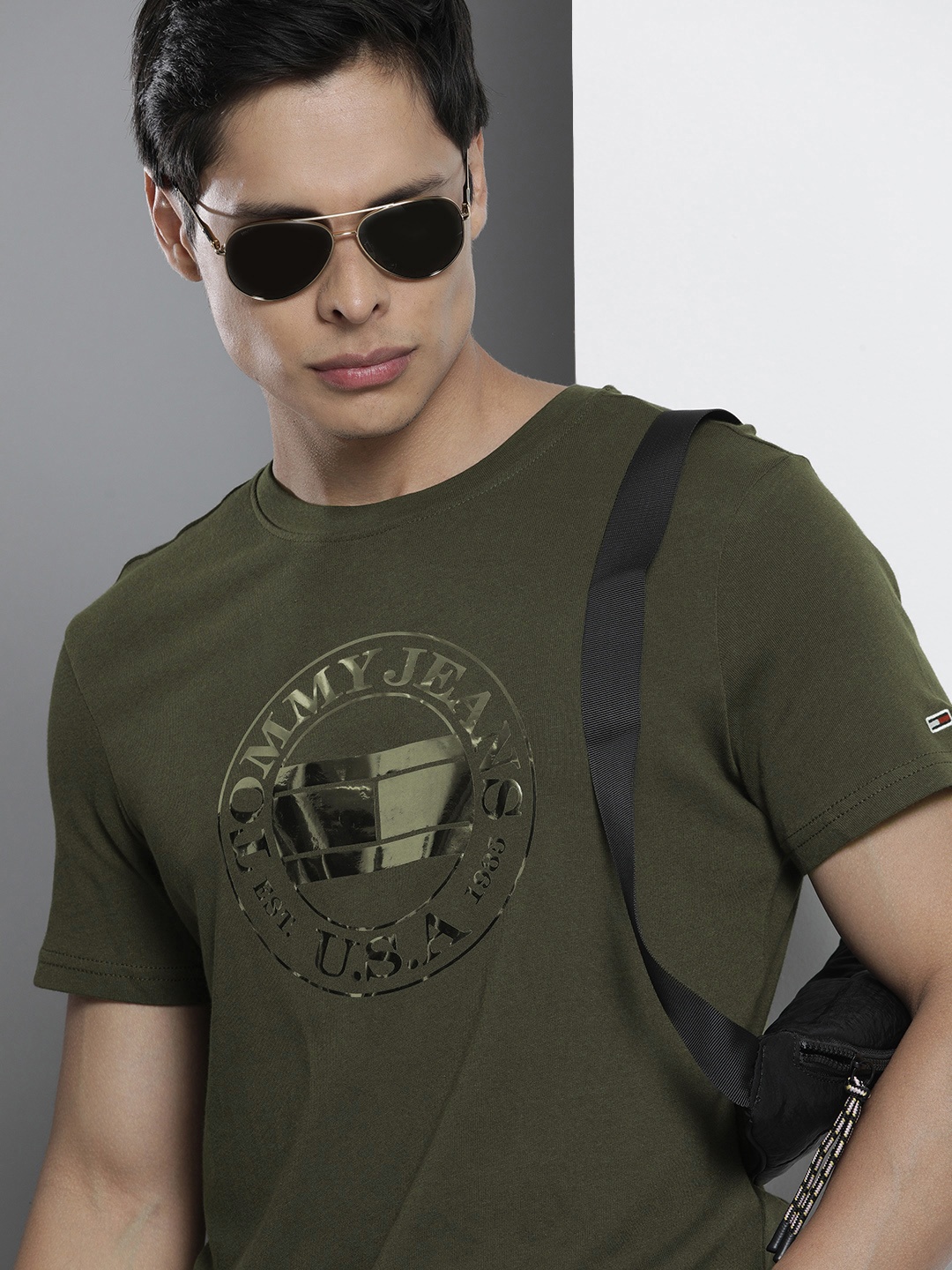 Tommy Hilfiger Men Olive Green Brand Logo Printed Pure Cotton Organic Cotton T-shirt
Tommy Hilfiger Men Olive Green Brand Logo Printed Pure Cotton Organic Cotton T-shirt