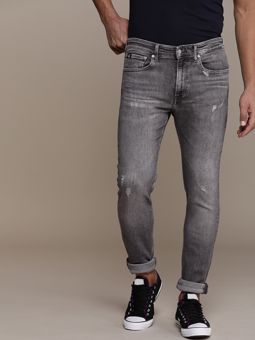 Calvin Klein Jeans Men Grey Skinny Fit Low Distress Heavy Fade Stretchable Jeans
Calvin Klein Jeans Men Grey Skinny Fit Low Distress Heavy Fade Stretchable Jeans