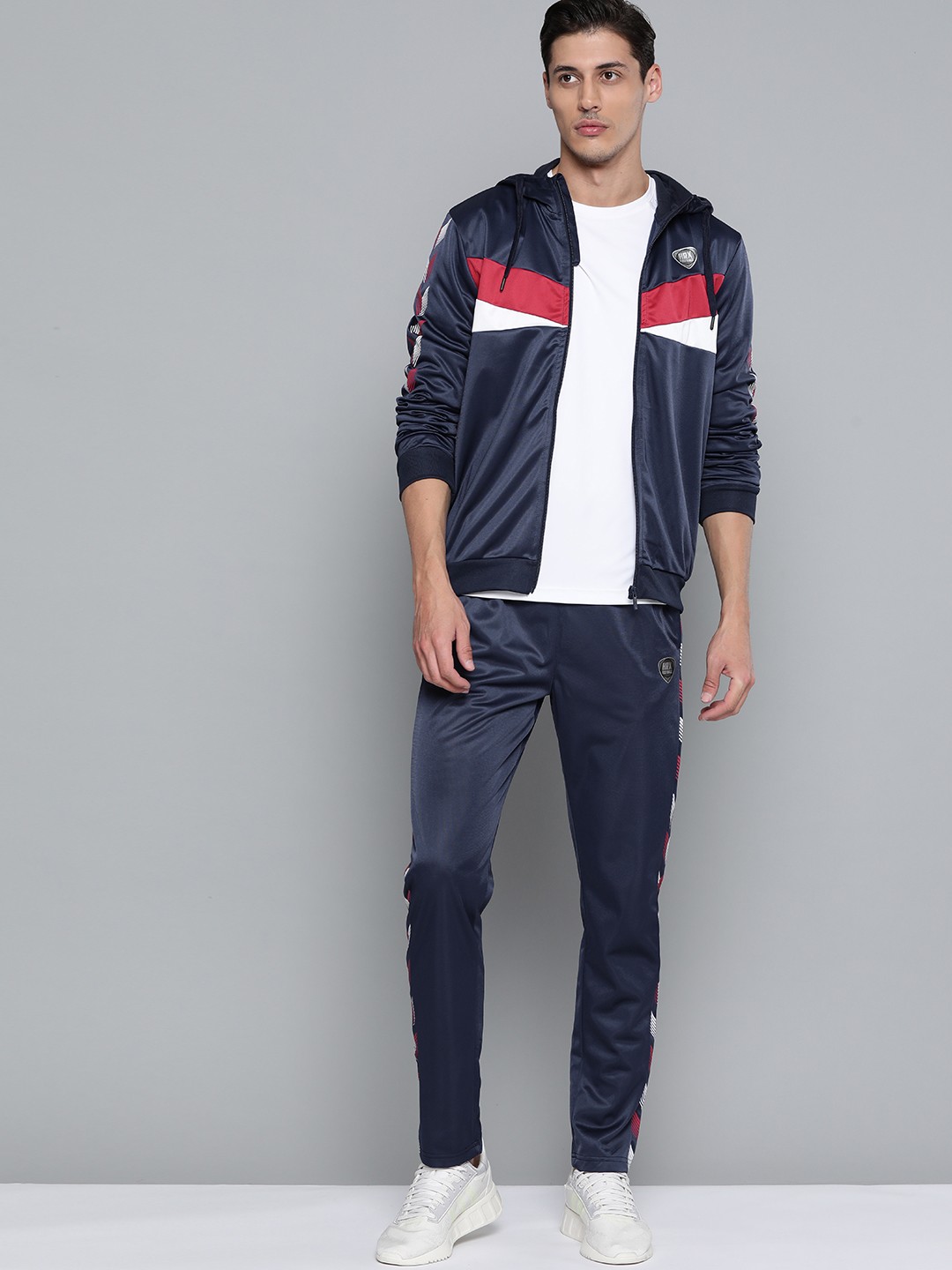 HRX By Hrithik Roshan Football Men Medieval Blue Rapid-Dry Solid Tracksuits, Navy blue
HRX By Hrithik Roshan Football Men Medieval Blue Rapid-Dry Solid Tracksuits, Navy blue